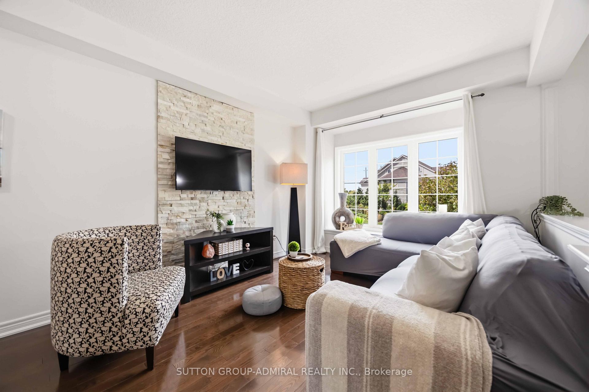 Photo 3 of Unit 4, 71 Puccini Drive, Richmond Hill, Oak Ridges — HOMEH
