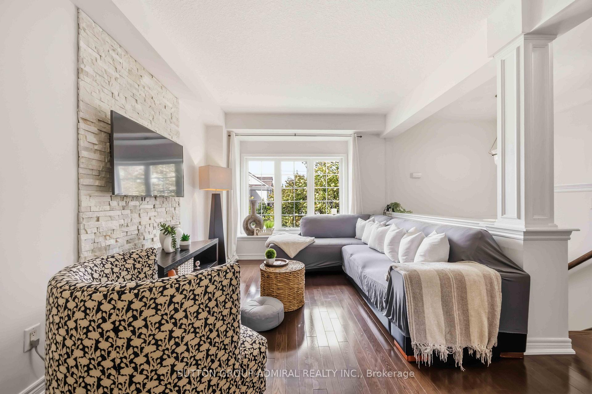 Photo 4 of Unit 4, 71 Puccini Drive, Richmond Hill, Oak Ridges — HOMEH