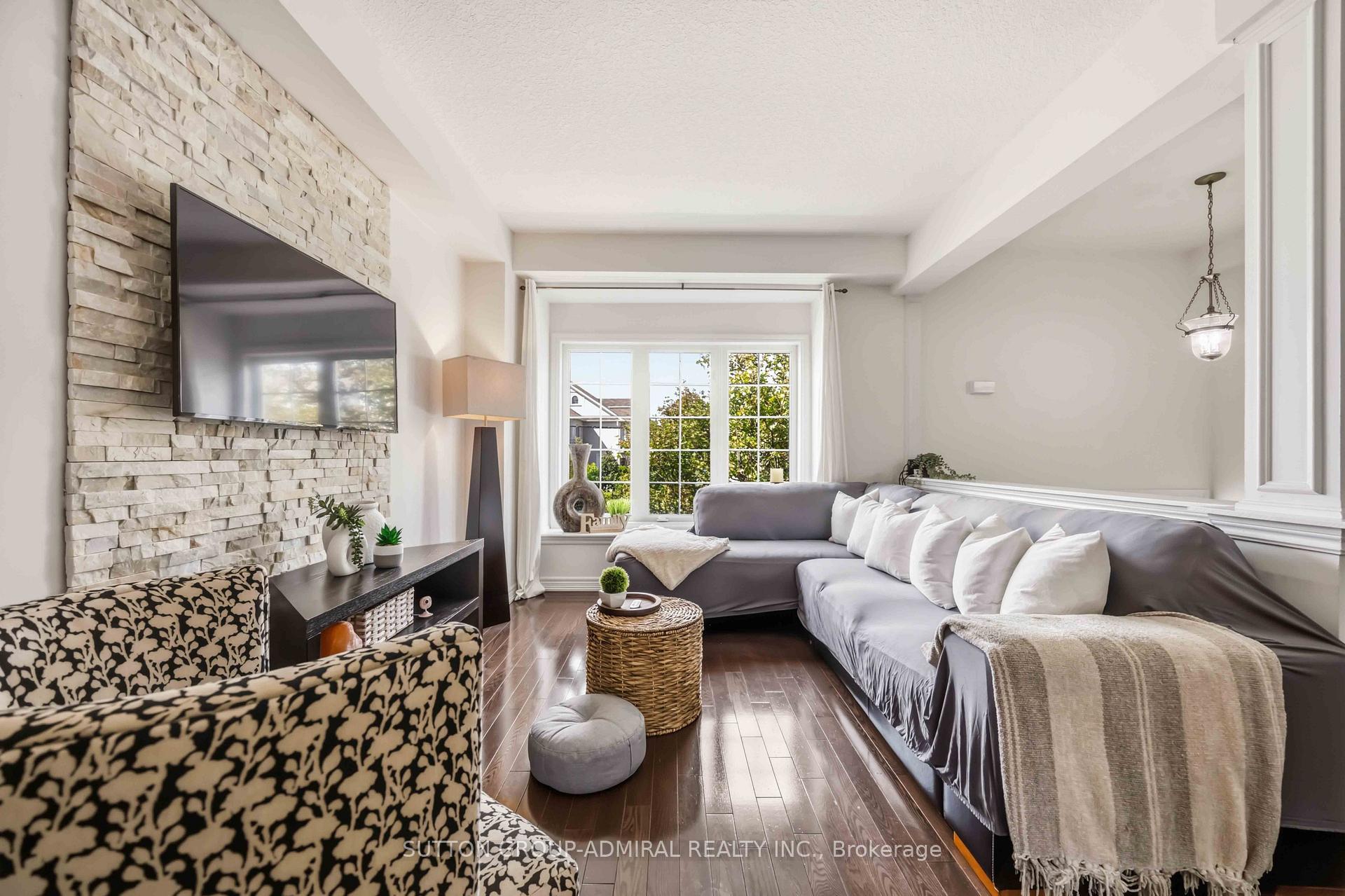 Photo 5 of Unit 4, 71 Puccini Drive, Richmond Hill, Oak Ridges — HOMEH