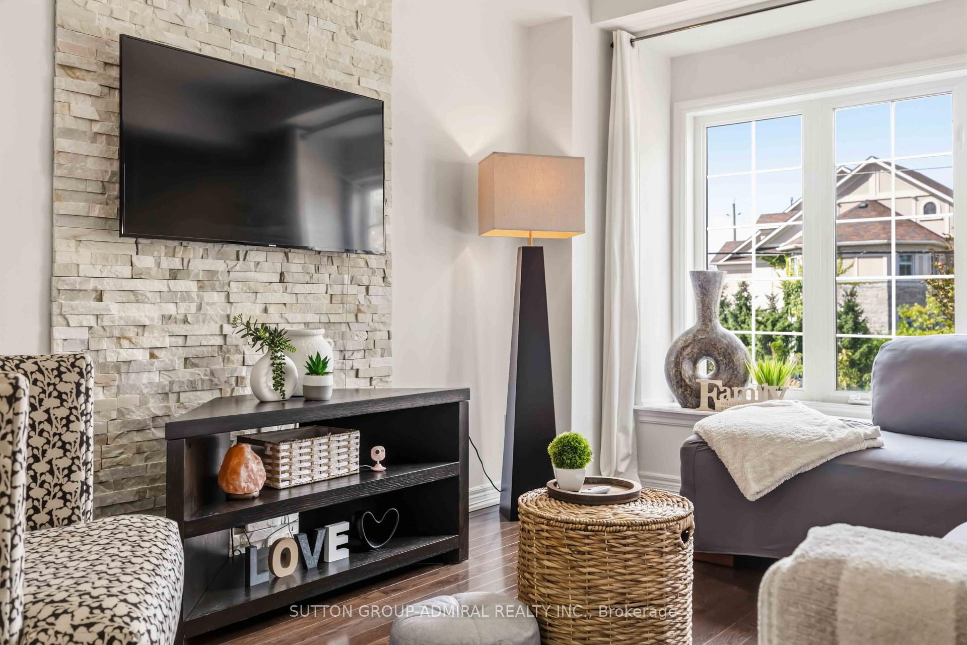 Photo 7 of Unit 4, 71 Puccini Drive, Richmond Hill, Oak Ridges — HOMEH