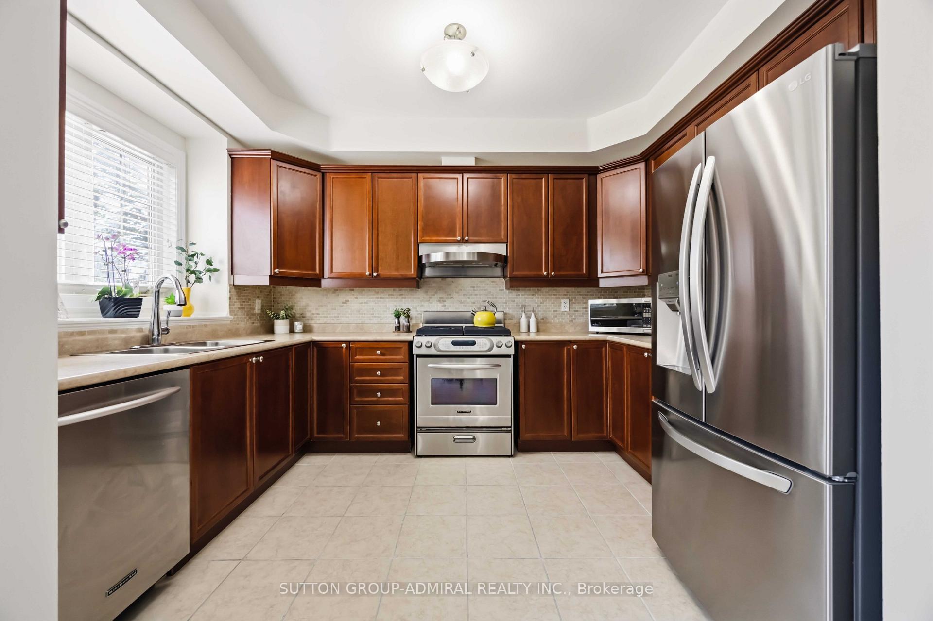 Photo 12 of Unit 4, 71 Puccini Drive, Richmond Hill, Oak Ridges — HOMEH