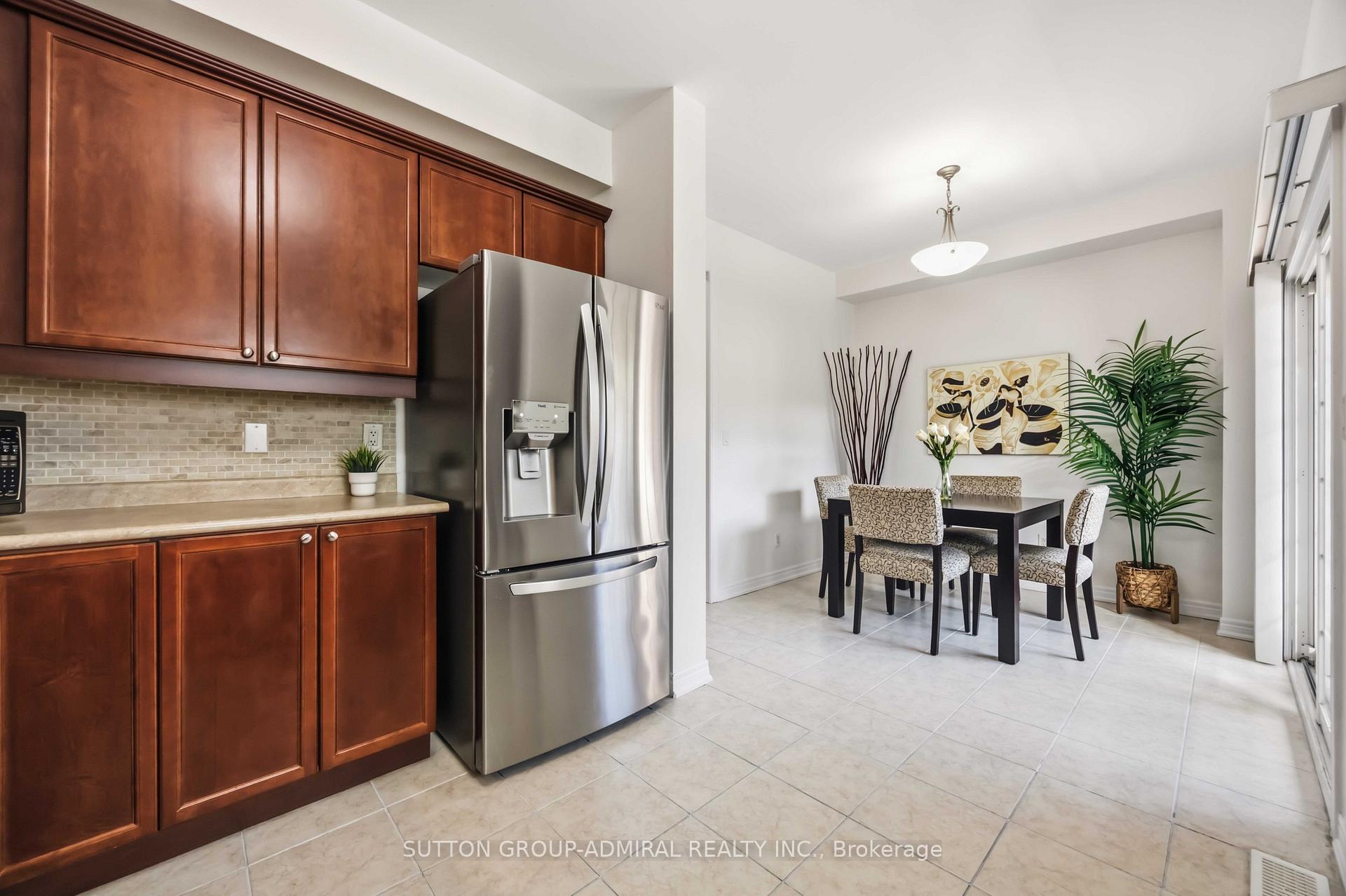 Photo 13 of Unit 4, 71 Puccini Drive, Richmond Hill, Oak Ridges — HOMEH