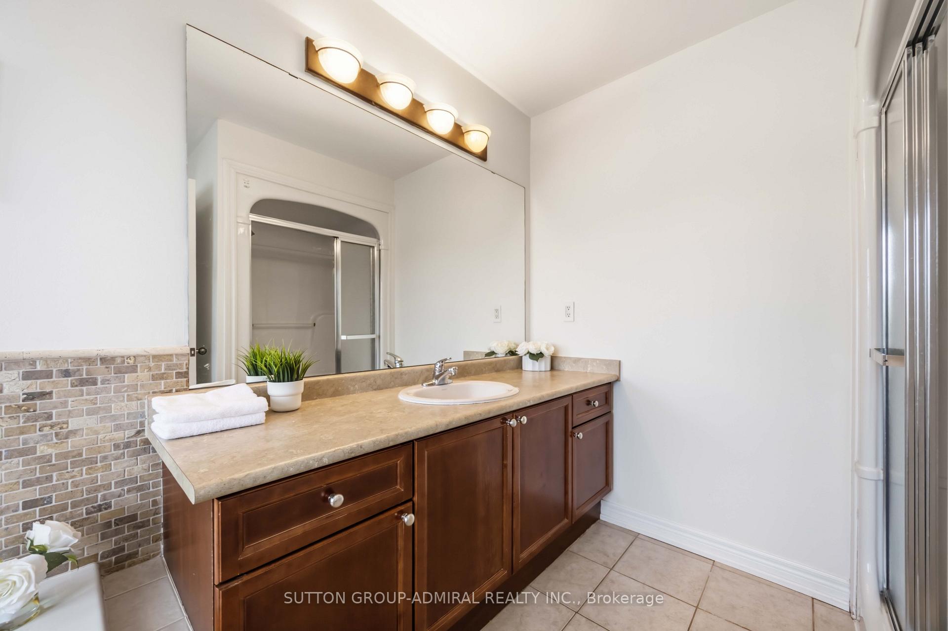 Photo 21 of Unit 4, 71 Puccini Drive, Richmond Hill, Oak Ridges — HOMEH