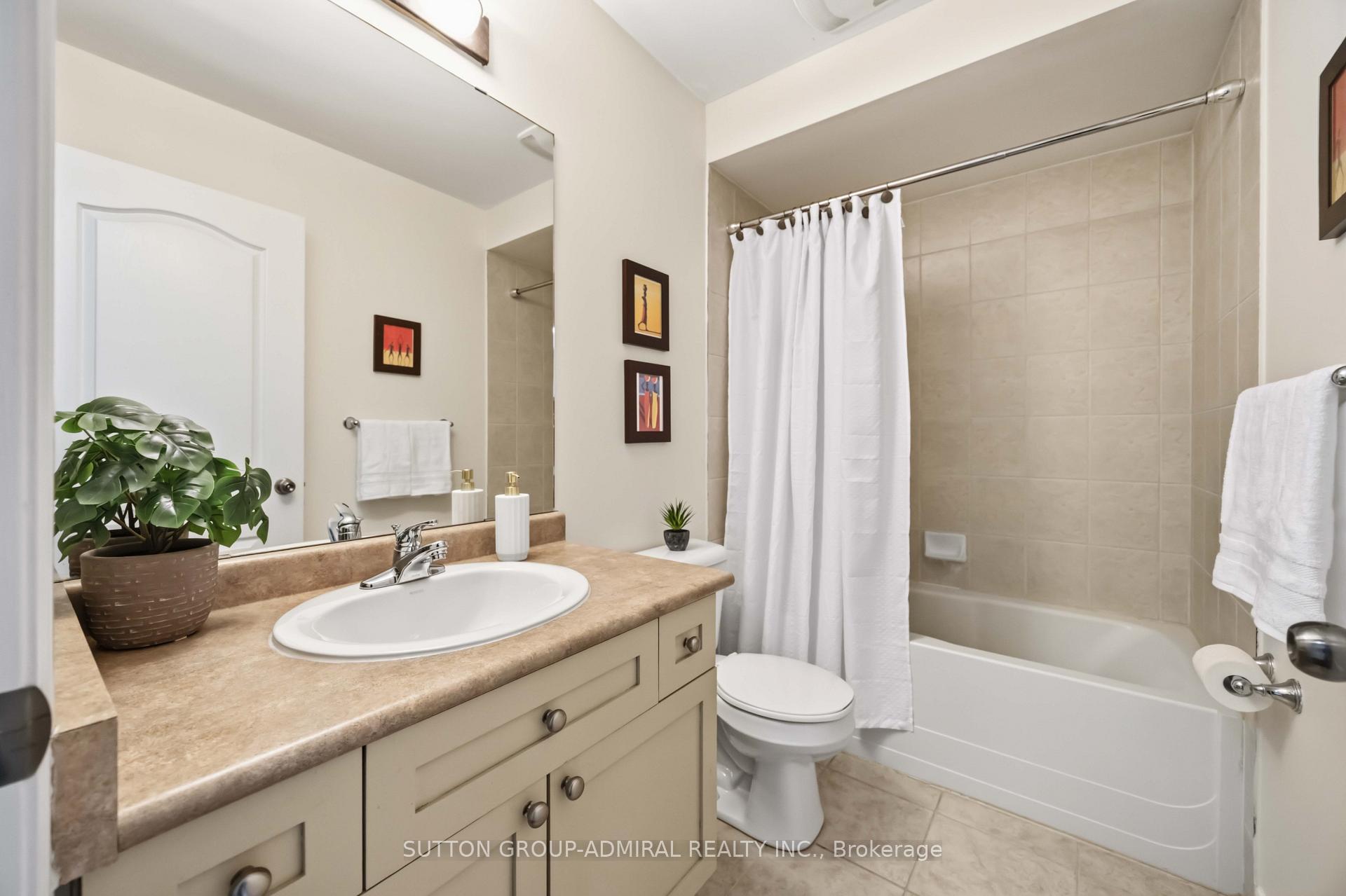Photo 25 of Unit 4, 71 Puccini Drive, Richmond Hill, Oak Ridges — HOMEH