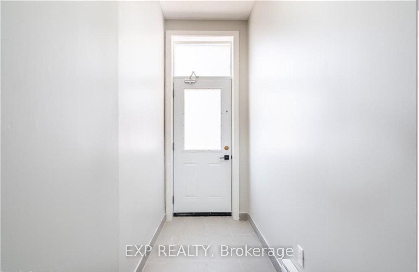 Photo 3 of Unit 1, 102 Wellington Street N, Hamilton, Landsdale — HOMEH