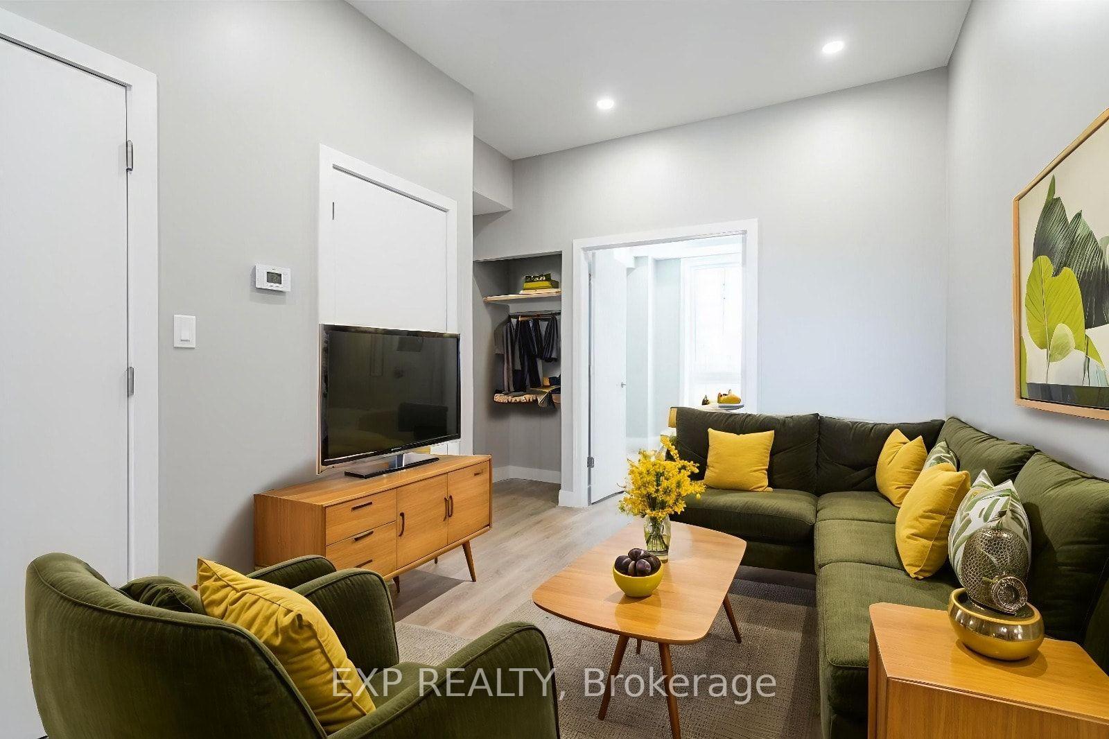 Photo 5 of Unit 1, 102 Wellington Street N, Hamilton, Landsdale — HOMEH