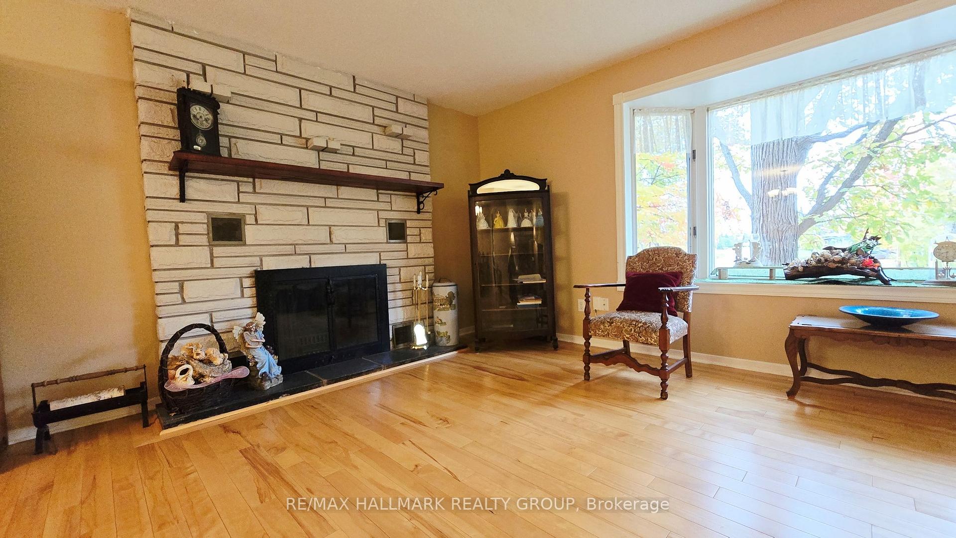Photo 5 of 860 Munro Drive, McNab/Braeside, Mcnab/Braeside Twps — HOMEH
