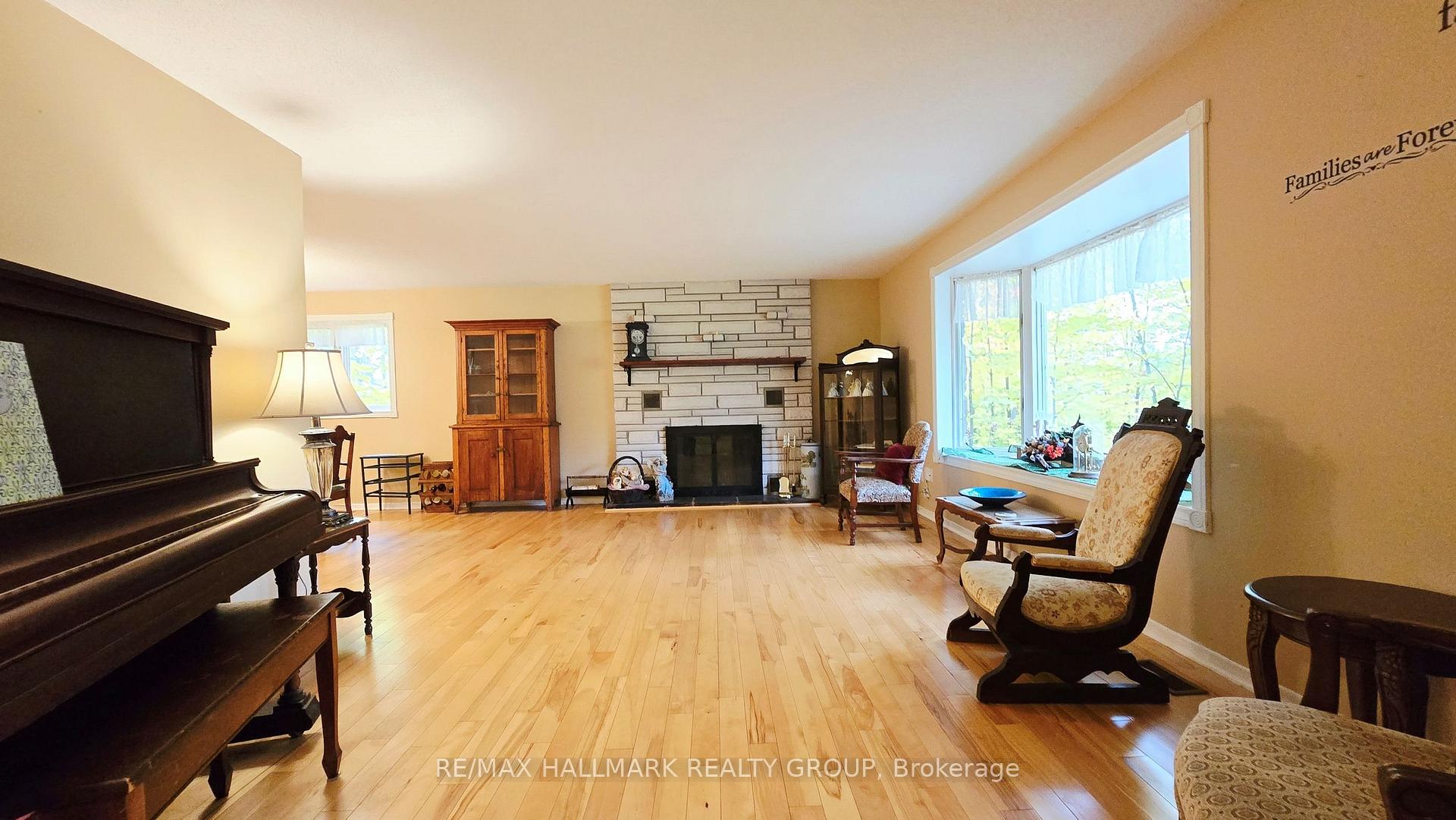 Photo 6 of 860 Munro Drive, McNab/Braeside, Mcnab/Braeside Twps — HOMEH