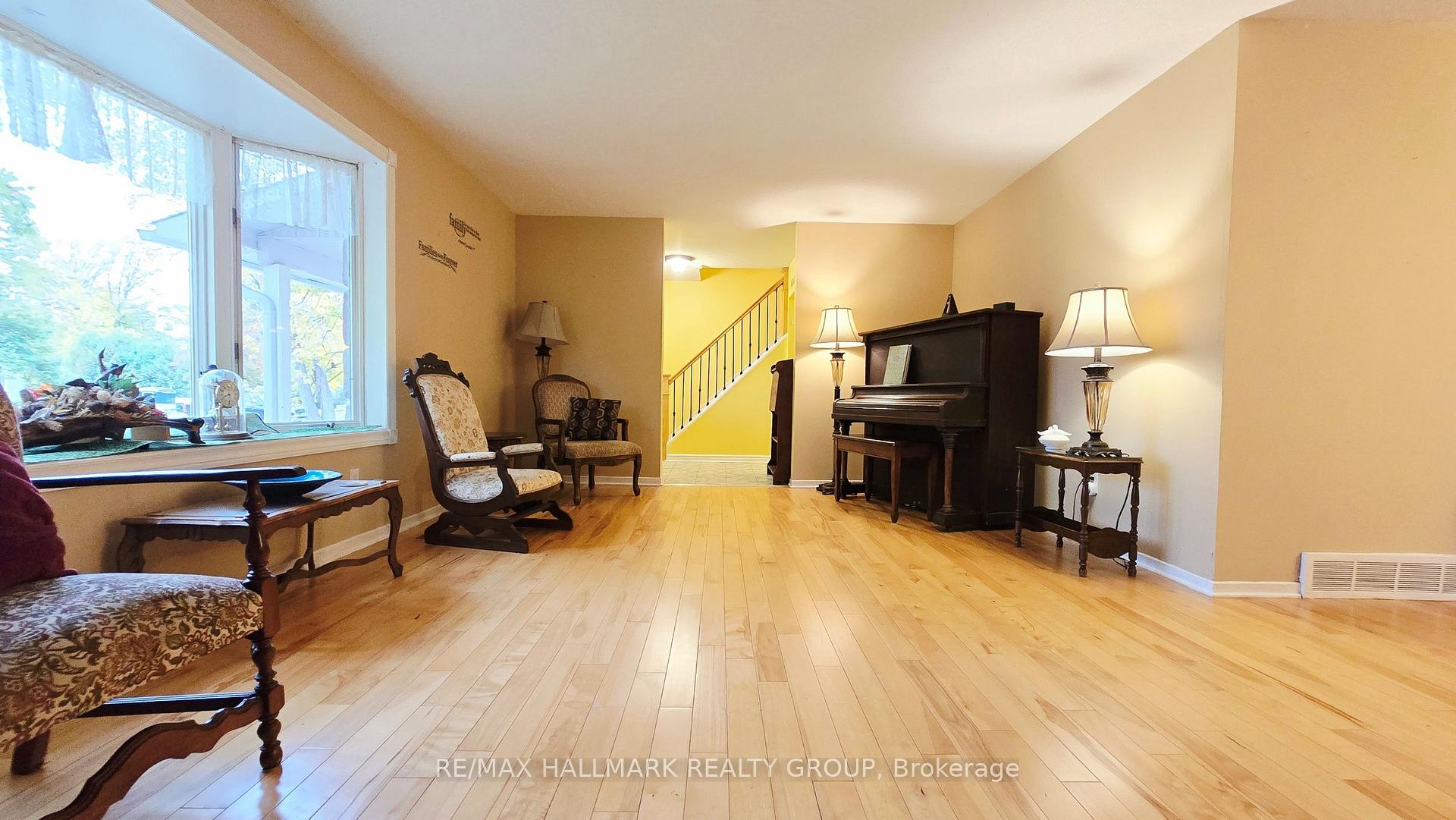 Photo 7 of 860 Munro Drive, McNab/Braeside, Mcnab/Braeside Twps — HOMEH