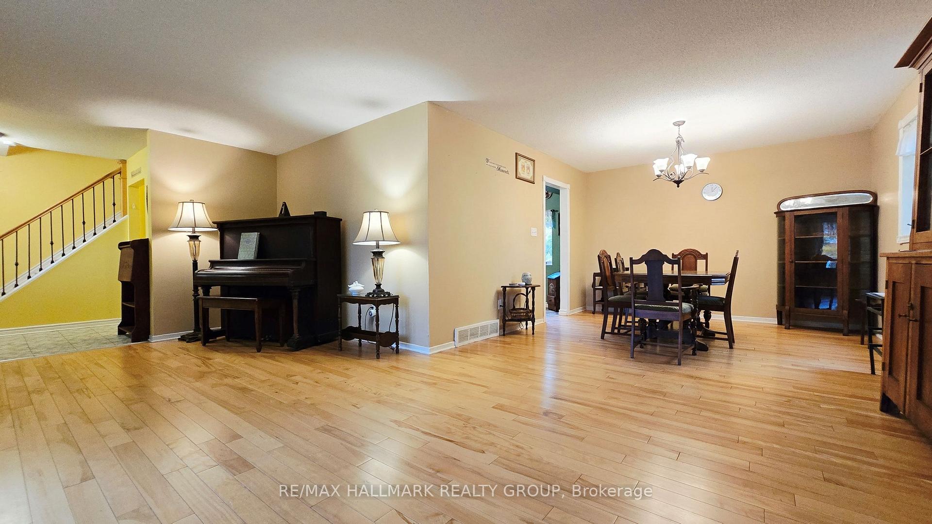 Photo 8 of 860 Munro Drive, McNab/Braeside, Mcnab/Braeside Twps — HOMEH
