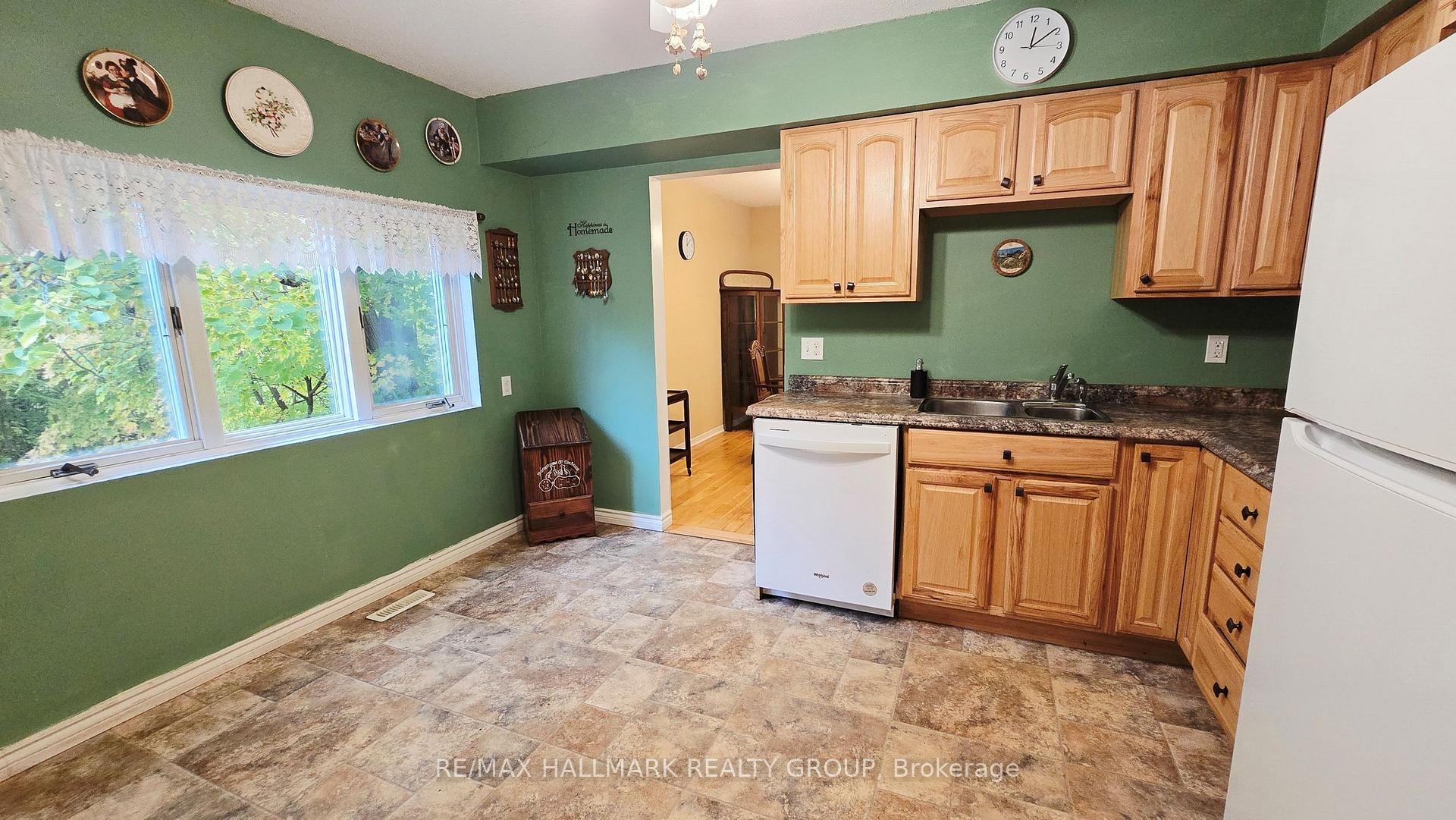 Photo 10 of 860 Munro Drive, McNab/Braeside, Mcnab/Braeside Twps — HOMEH