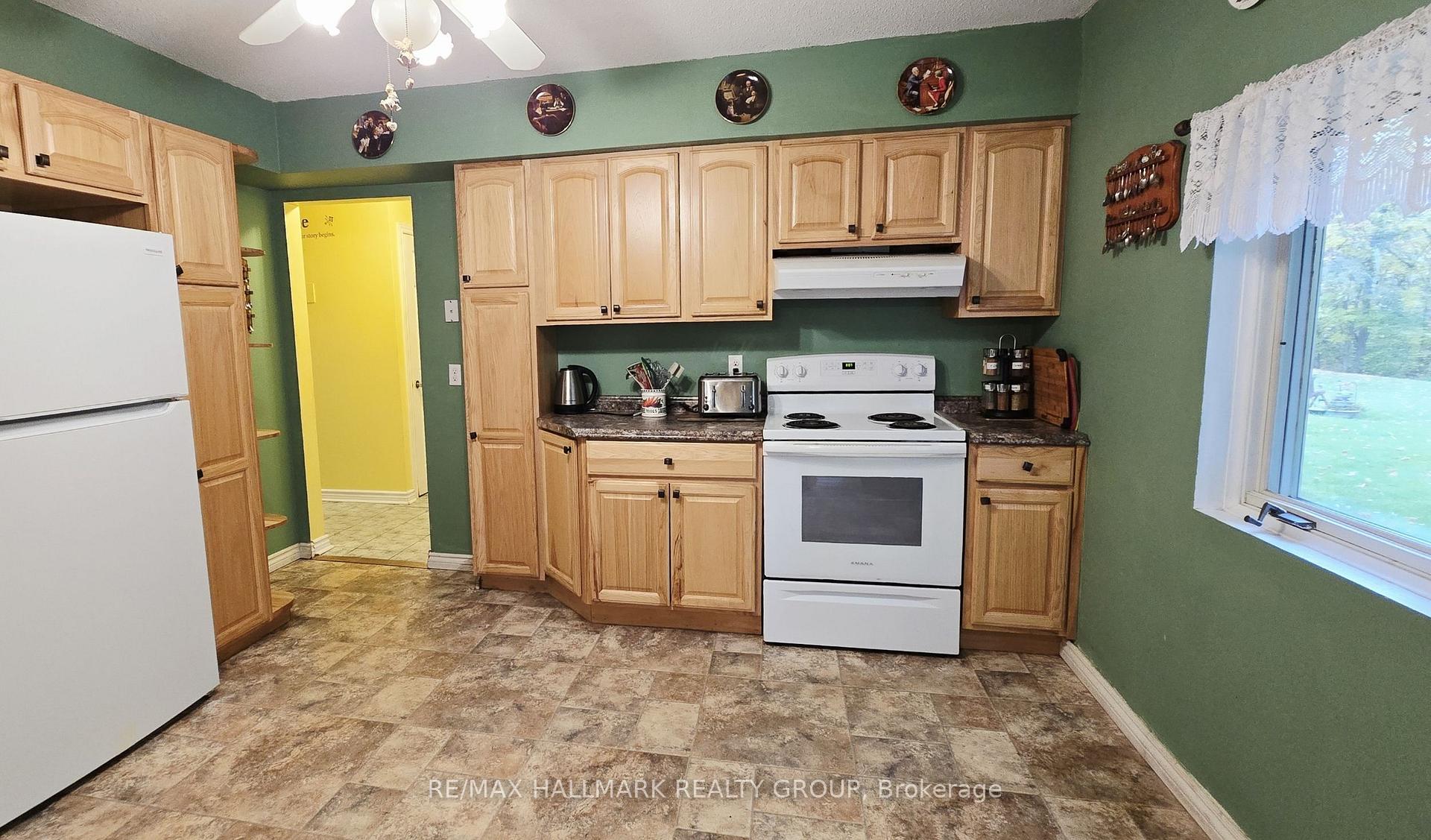 Photo 12 of 860 Munro Drive, McNab/Braeside, Mcnab/Braeside Twps — HOMEH