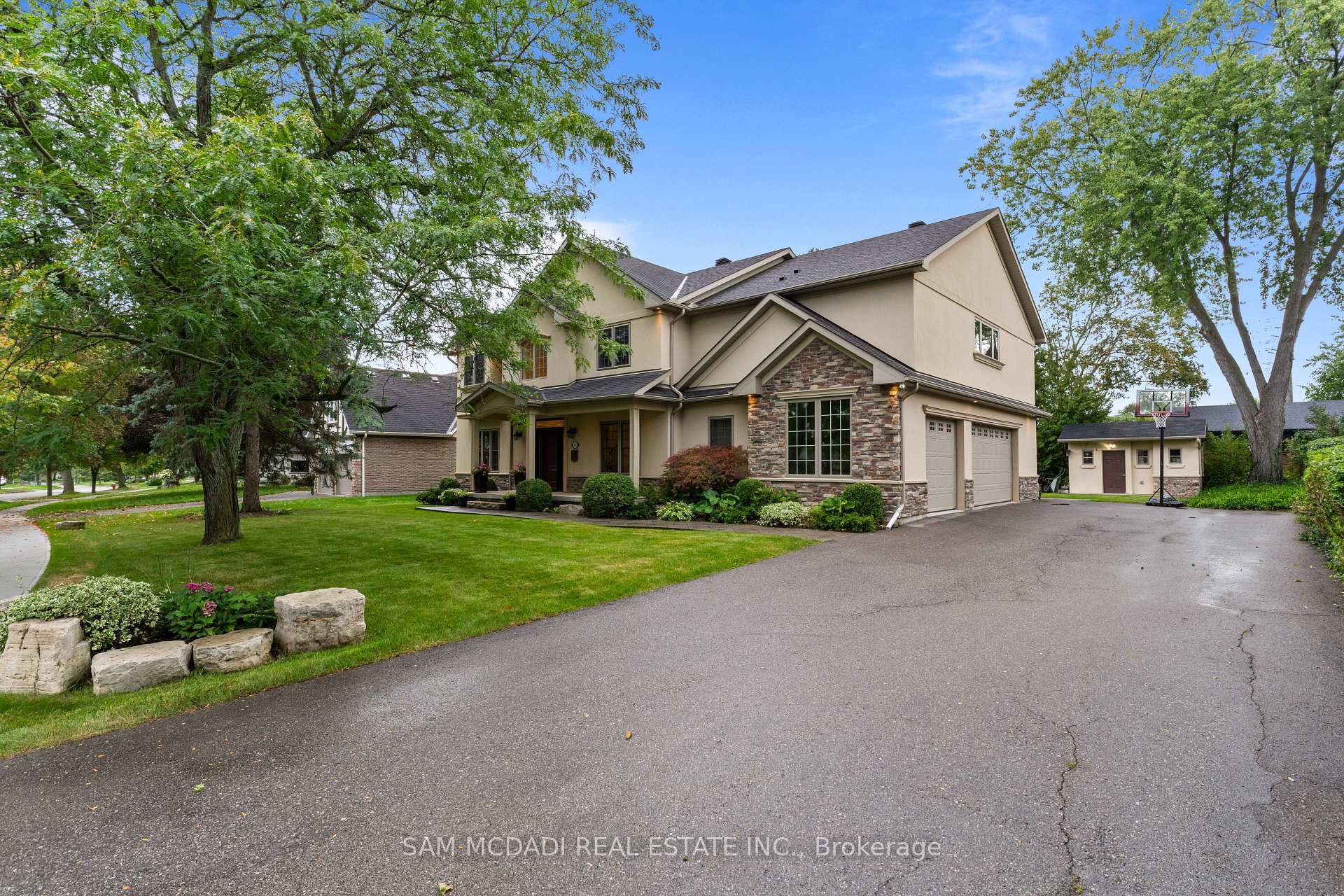 Photo 2 of 955 Caldwell Avenue, Mississauga, Lorne Park — HOMEH