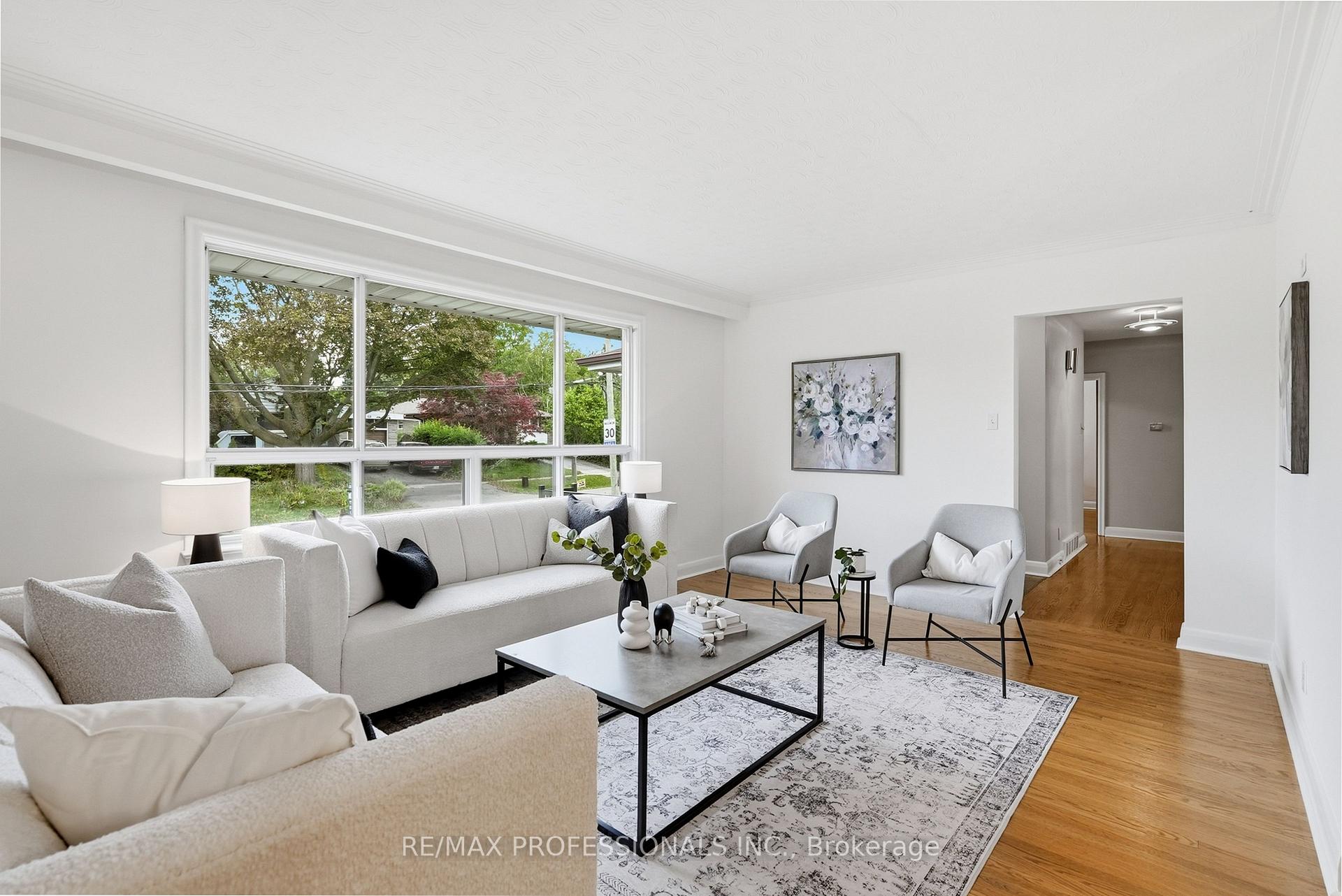 Photo 5 of 45 Fernalroy Boulevard, Etobicoke, Stonegate-Queensway — HOMEH