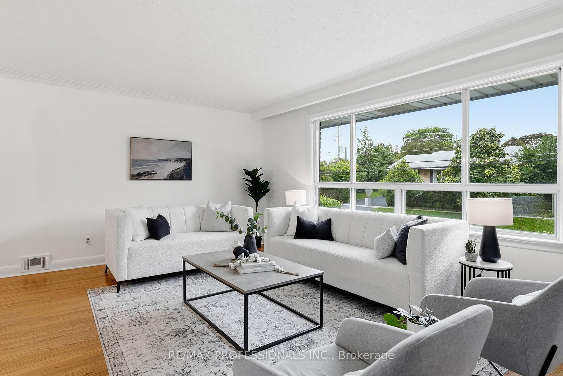 Photo 7 of 45 Fernalroy Boulevard, Etobicoke, Stonegate-Queensway — HOMEH