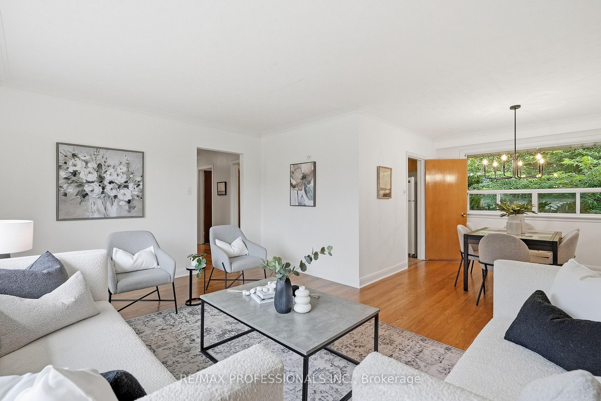 Photo 8 of 45 Fernalroy Boulevard, Etobicoke, Stonegate-Queensway — HOMEH