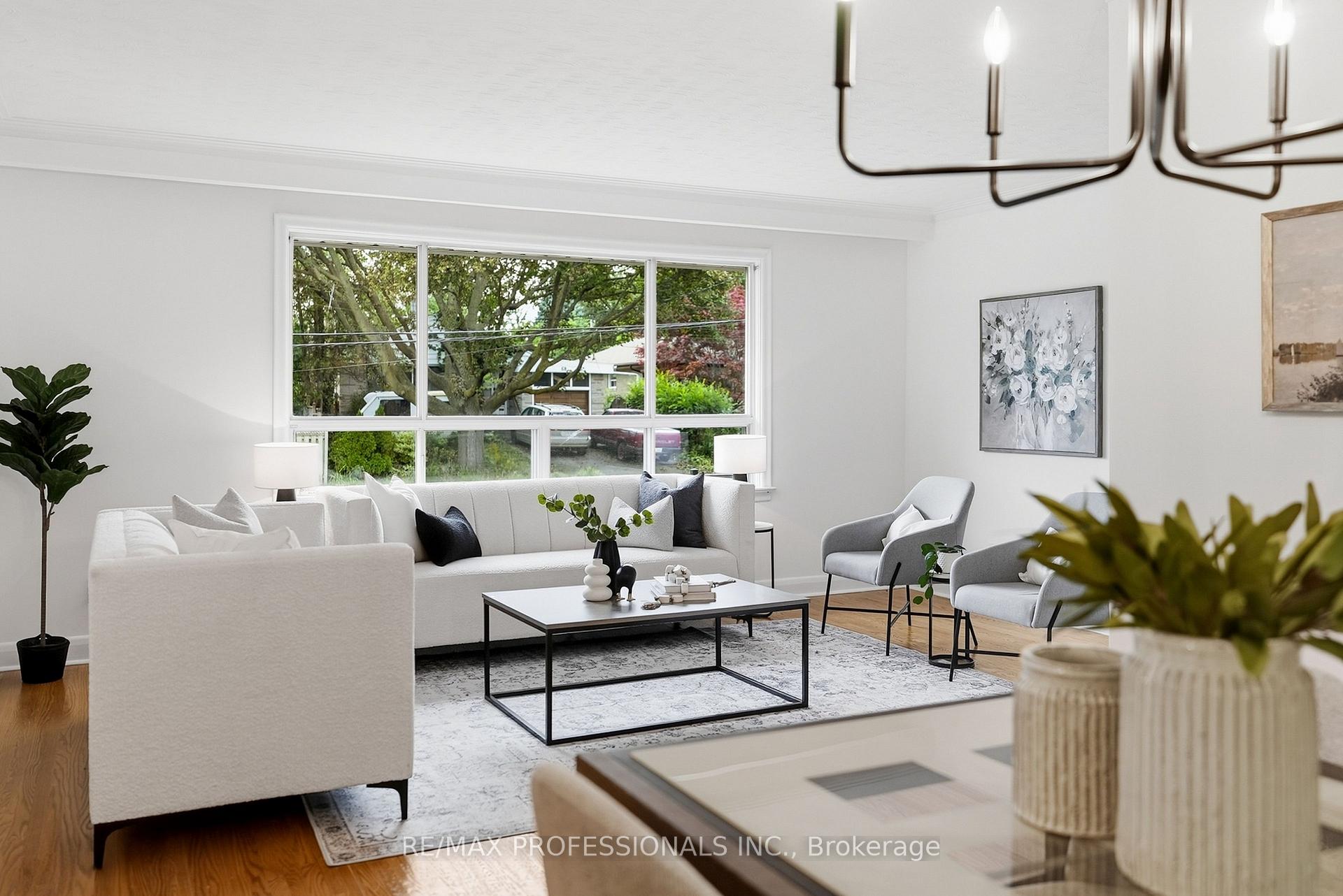 Photo 10 of 45 Fernalroy Boulevard, Etobicoke, Stonegate-Queensway — HOMEH
