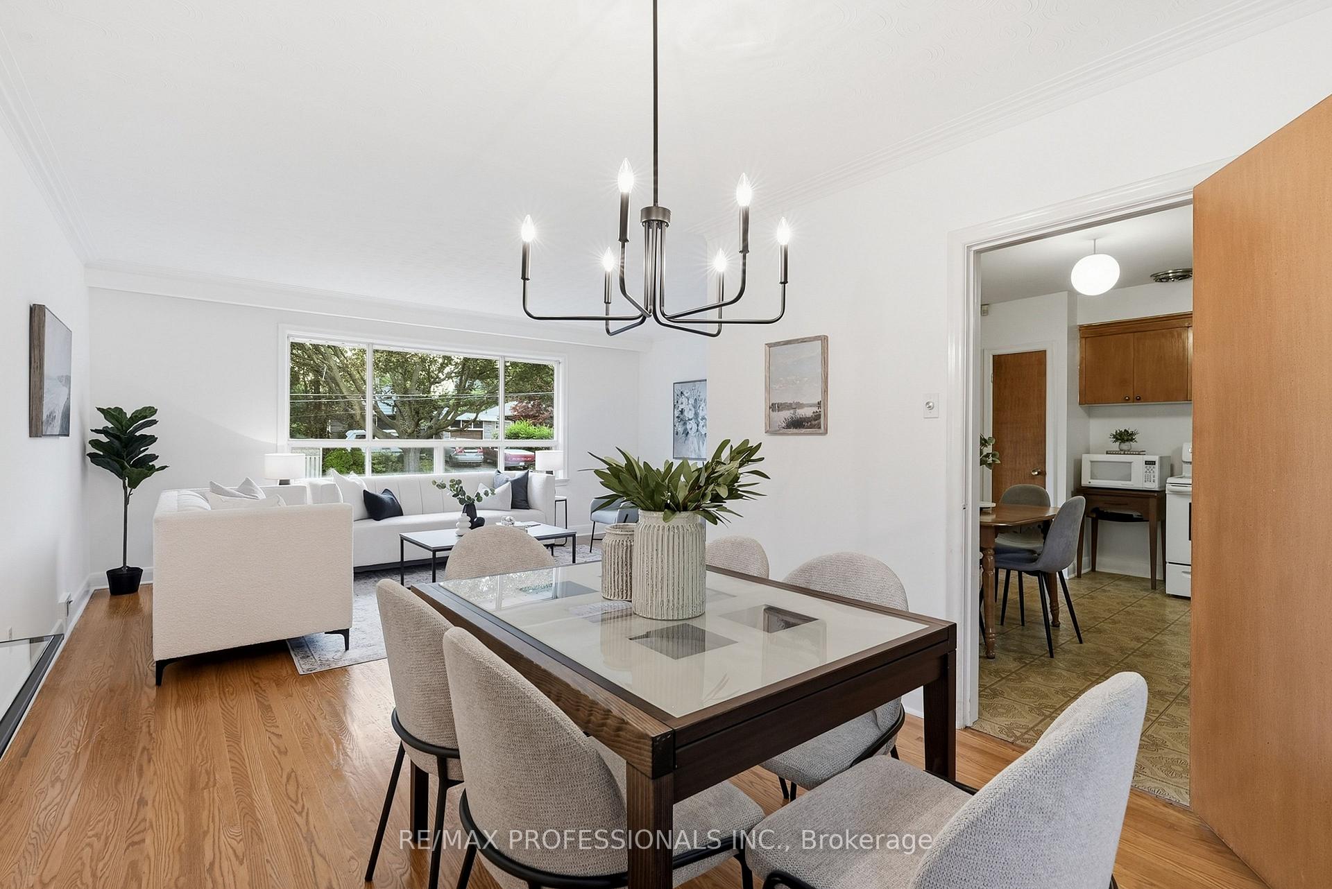 Photo 11 of 45 Fernalroy Boulevard, Etobicoke, Stonegate-Queensway — HOMEH