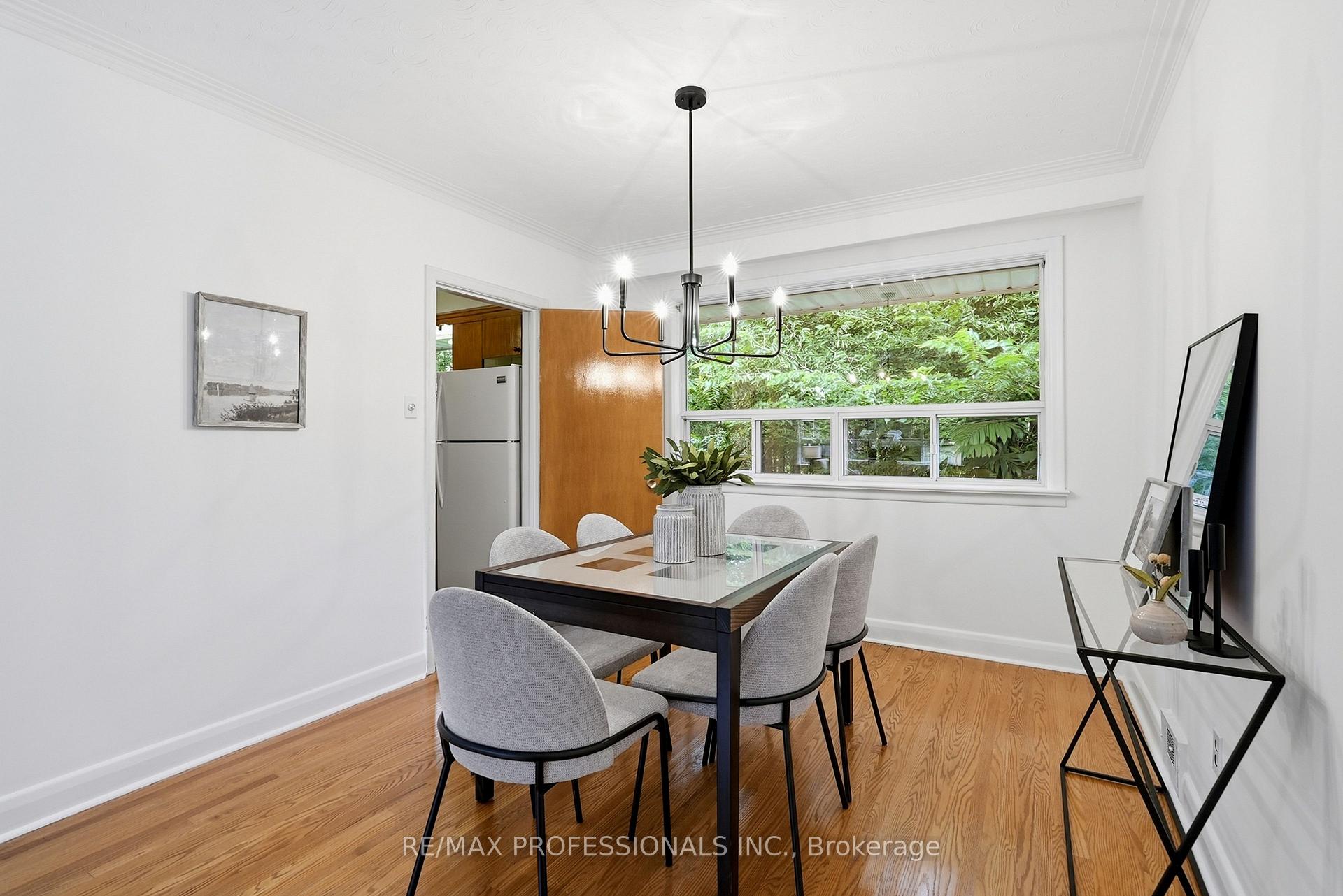Photo 13 of 45 Fernalroy Boulevard, Etobicoke, Stonegate-Queensway — HOMEH