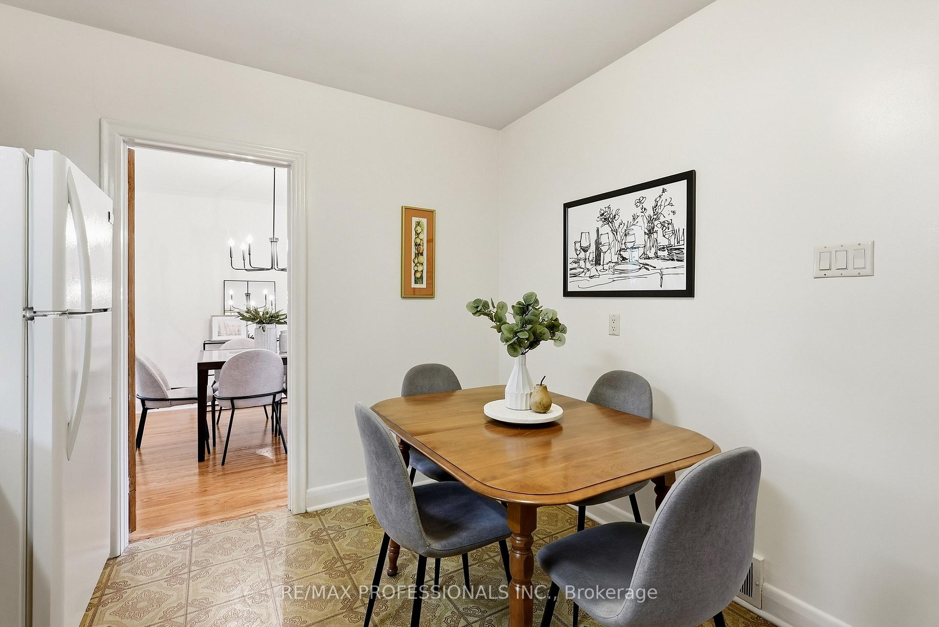 Photo 15 of 45 Fernalroy Boulevard, Etobicoke, Stonegate-Queensway — HOMEH