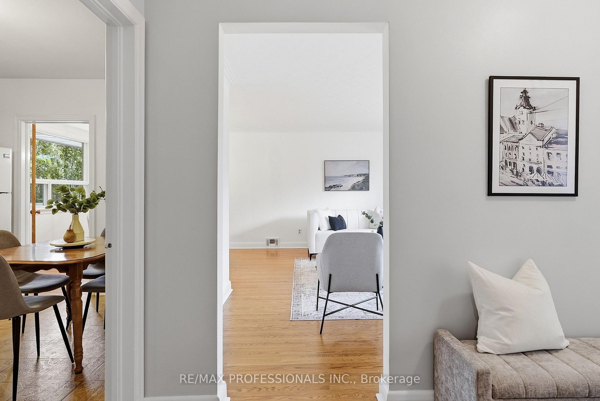 Photo 18 of 45 Fernalroy Boulevard, Etobicoke, Stonegate-Queensway — HOMEH