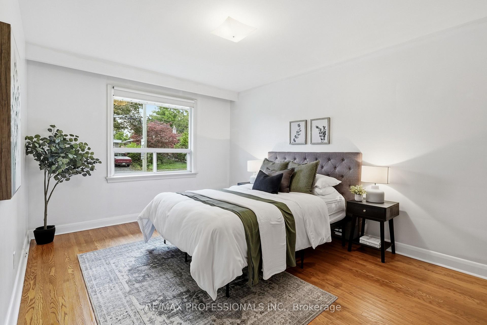 Photo 19 of 45 Fernalroy Boulevard, Etobicoke, Stonegate-Queensway — HOMEH