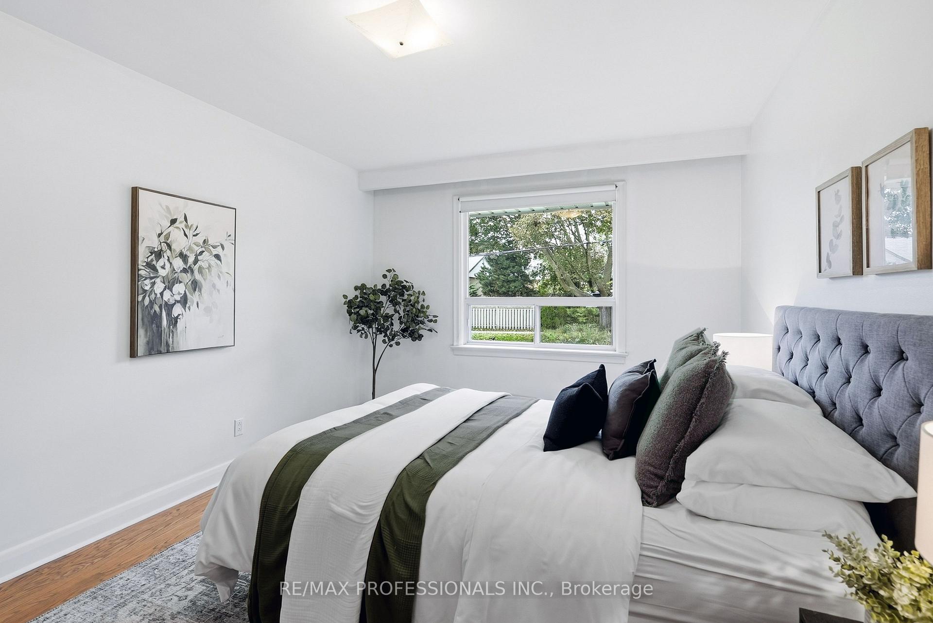 Photo 20 of 45 Fernalroy Boulevard, Etobicoke, Stonegate-Queensway — HOMEH
