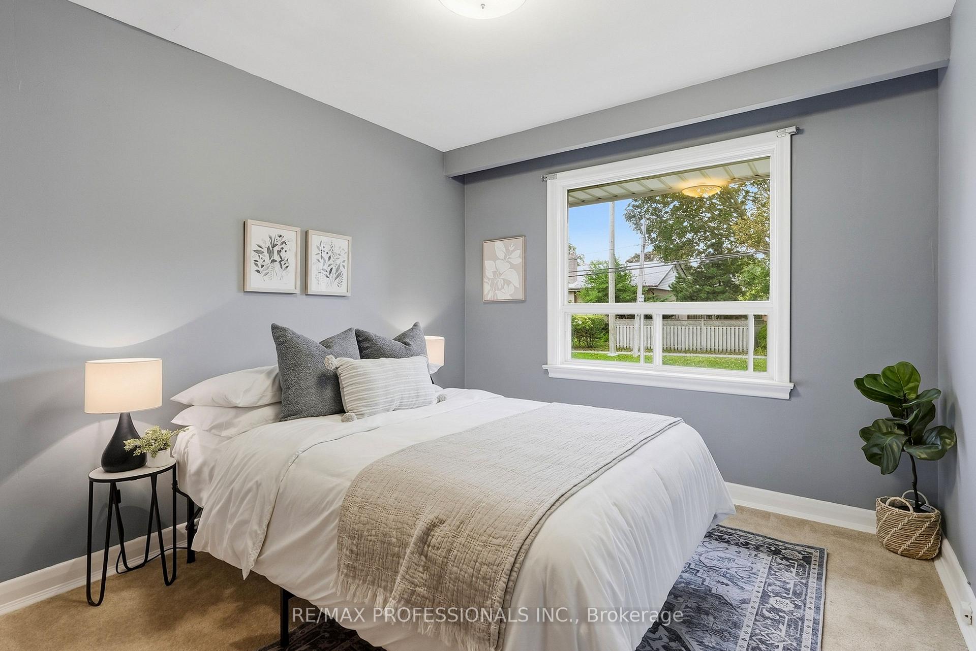 Photo 22 of 45 Fernalroy Boulevard, Etobicoke, Stonegate-Queensway — HOMEH