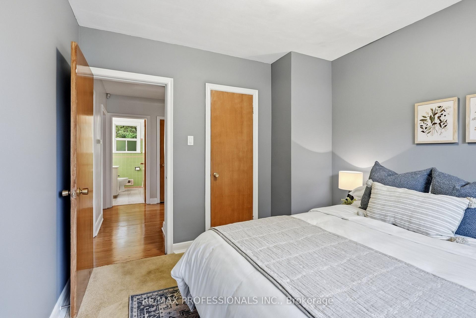 Photo 23 of 45 Fernalroy Boulevard, Etobicoke, Stonegate-Queensway — HOMEH