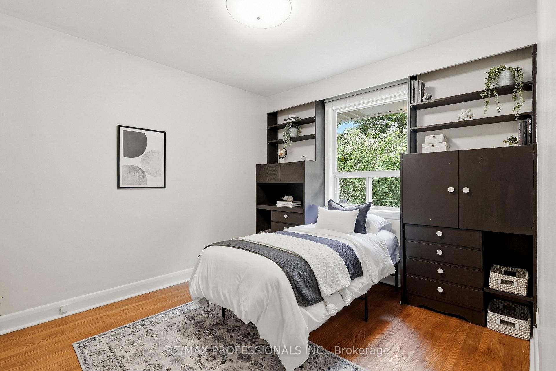 Photo 24 of 45 Fernalroy Boulevard, Etobicoke, Stonegate-Queensway — HOMEH