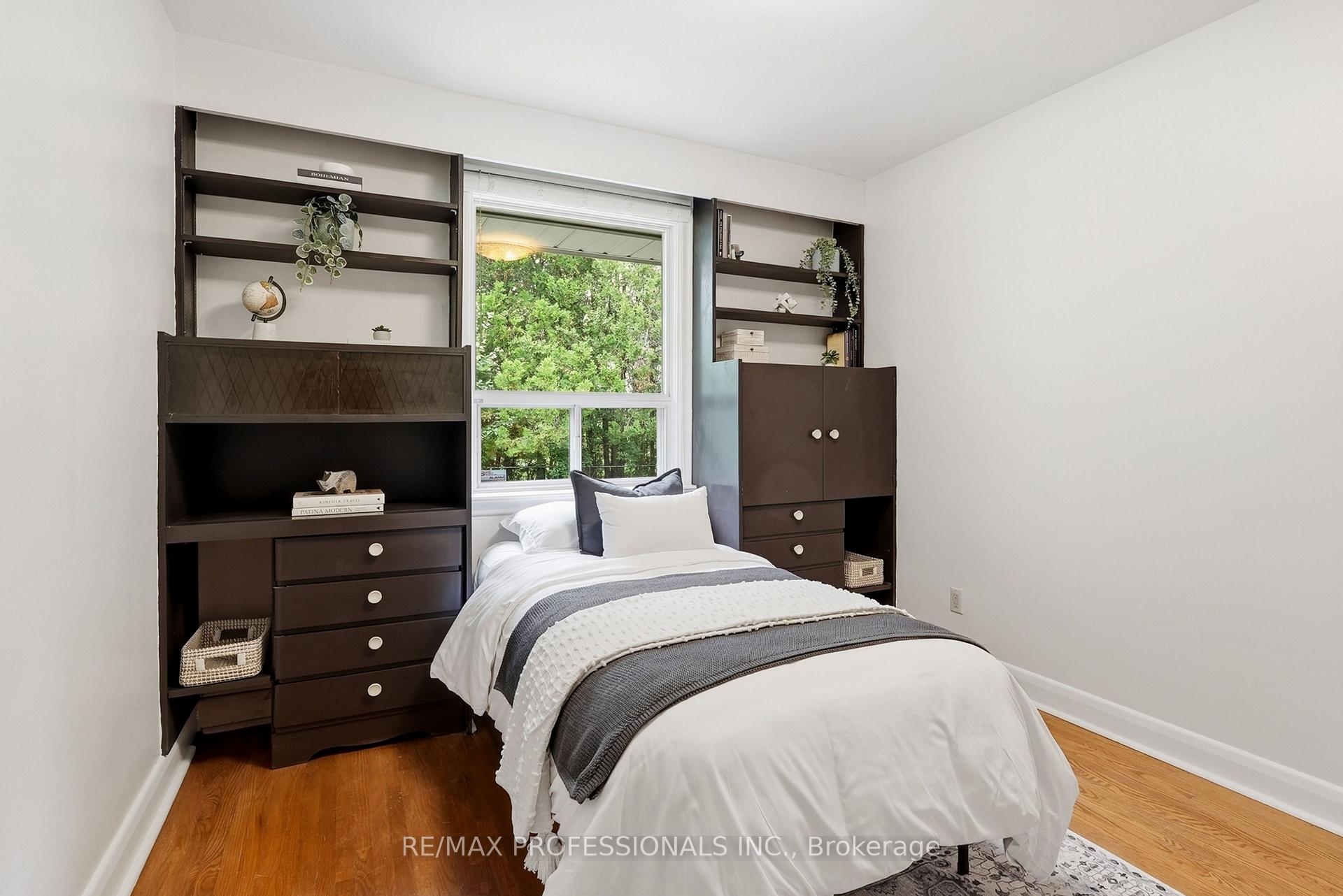 Photo 25 of 45 Fernalroy Boulevard, Etobicoke, Stonegate-Queensway — HOMEH