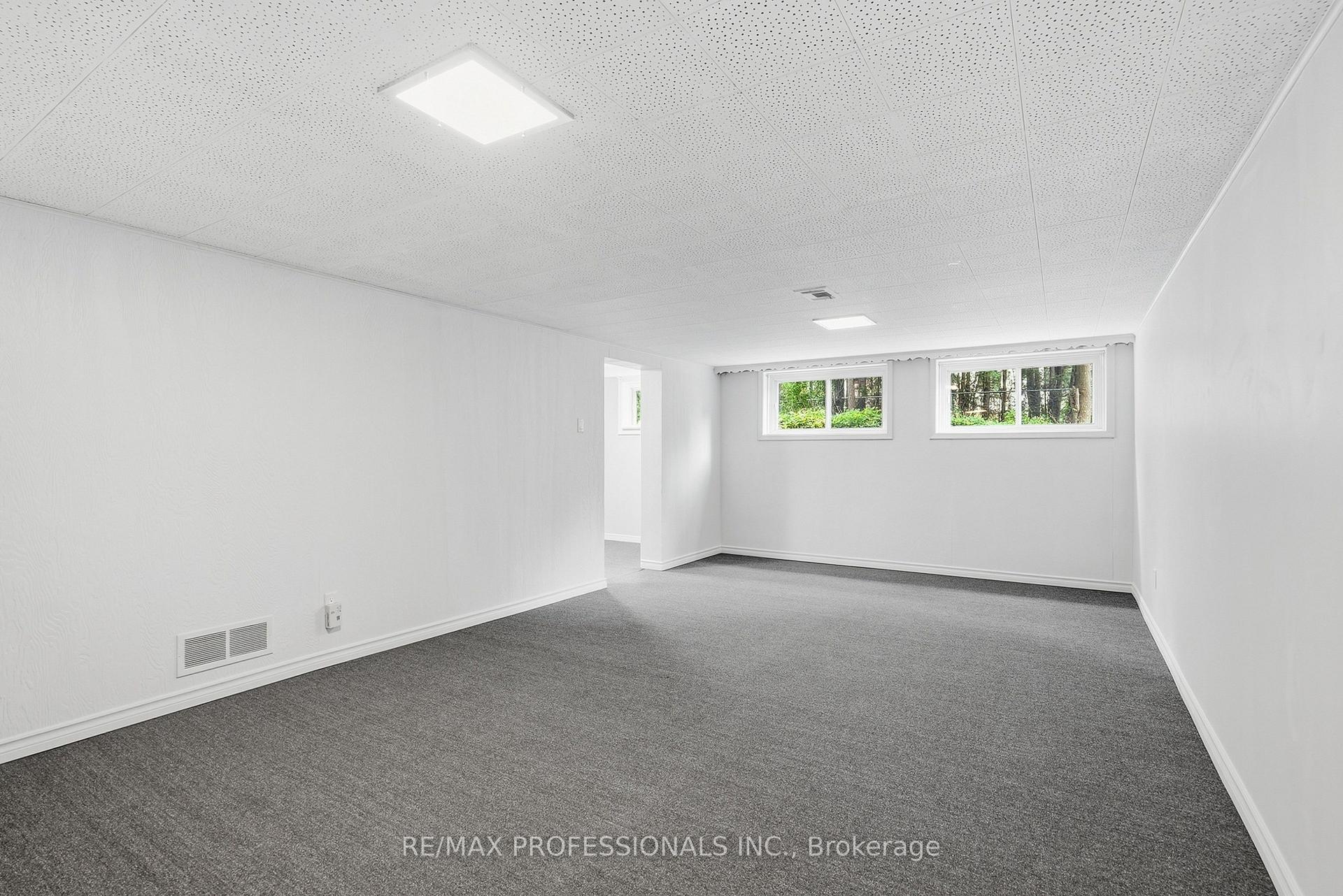 Photo 32 of 45 Fernalroy Boulevard, Etobicoke, Stonegate-Queensway — HOMEH