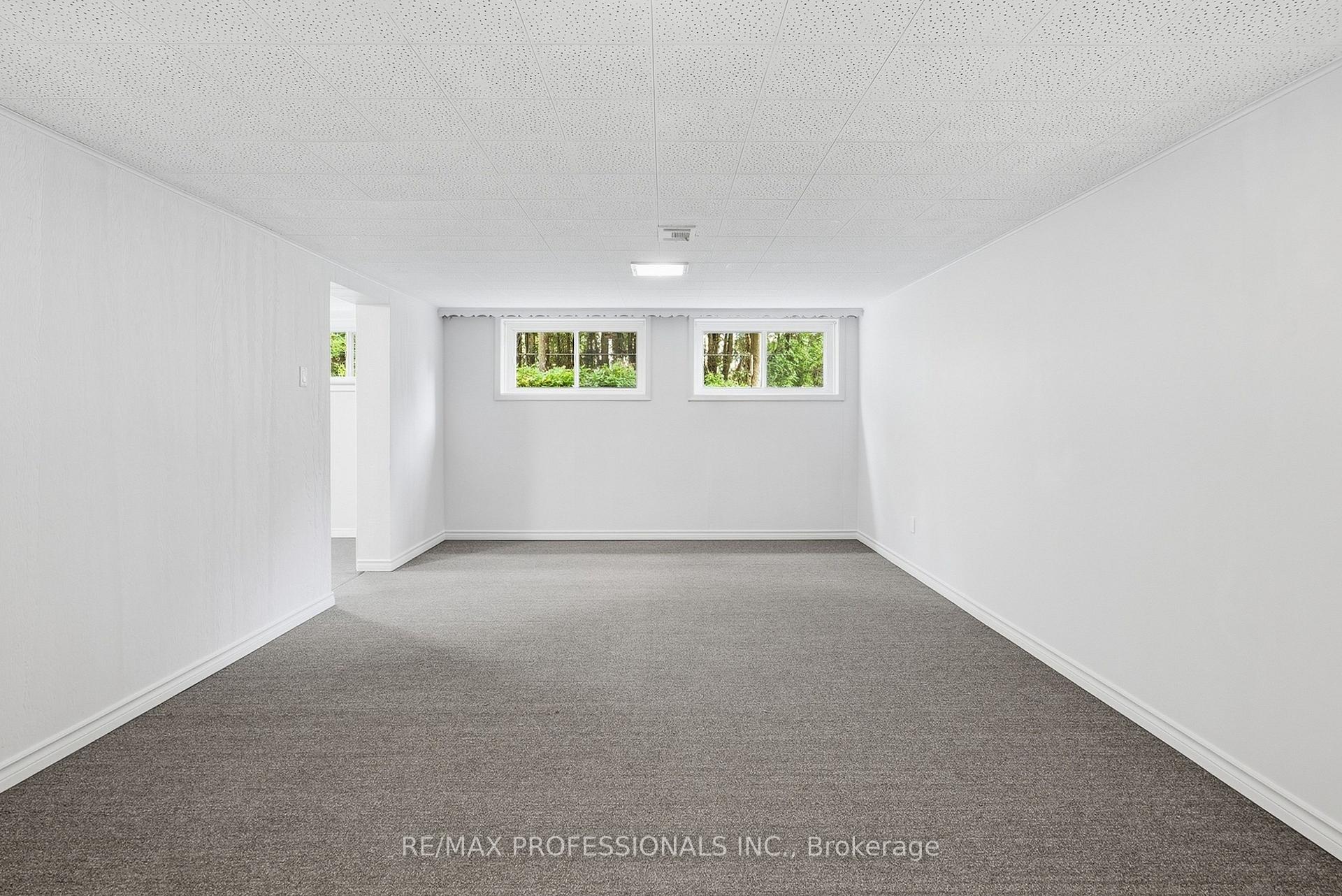 Photo 33 of 45 Fernalroy Boulevard, Etobicoke, Stonegate-Queensway — HOMEH