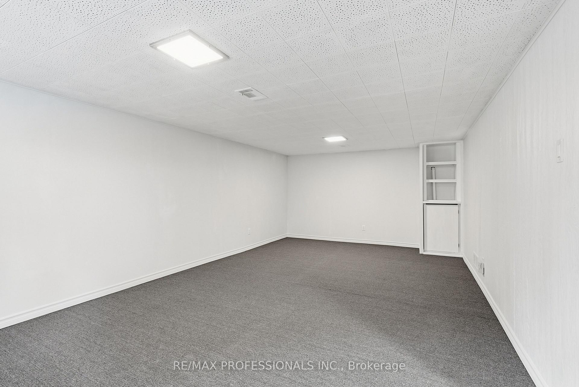 Photo 34 of 45 Fernalroy Boulevard, Etobicoke, Stonegate-Queensway — HOMEH