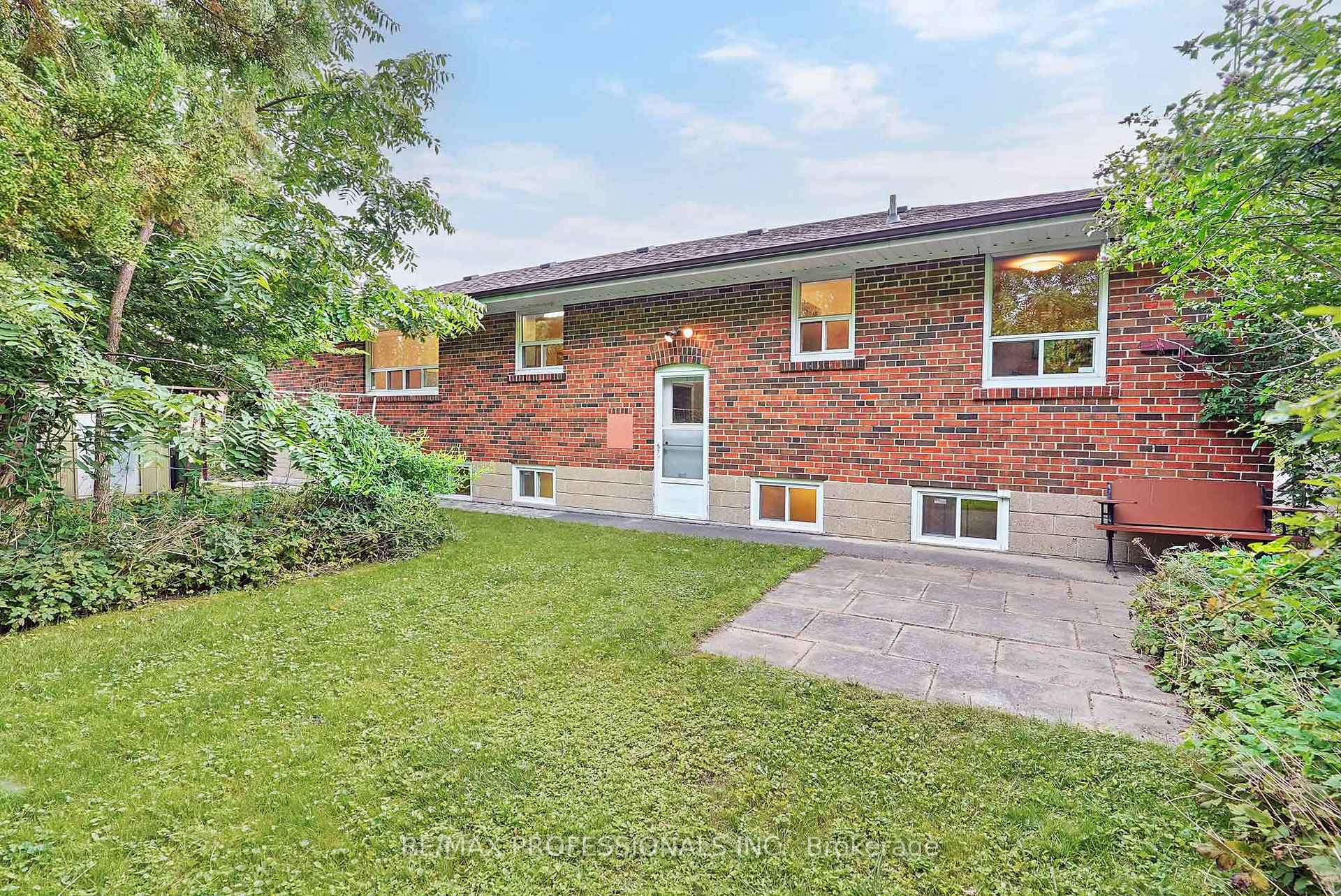 Photo 44 of 45 Fernalroy Boulevard, Etobicoke, Stonegate-Queensway — HOMEH