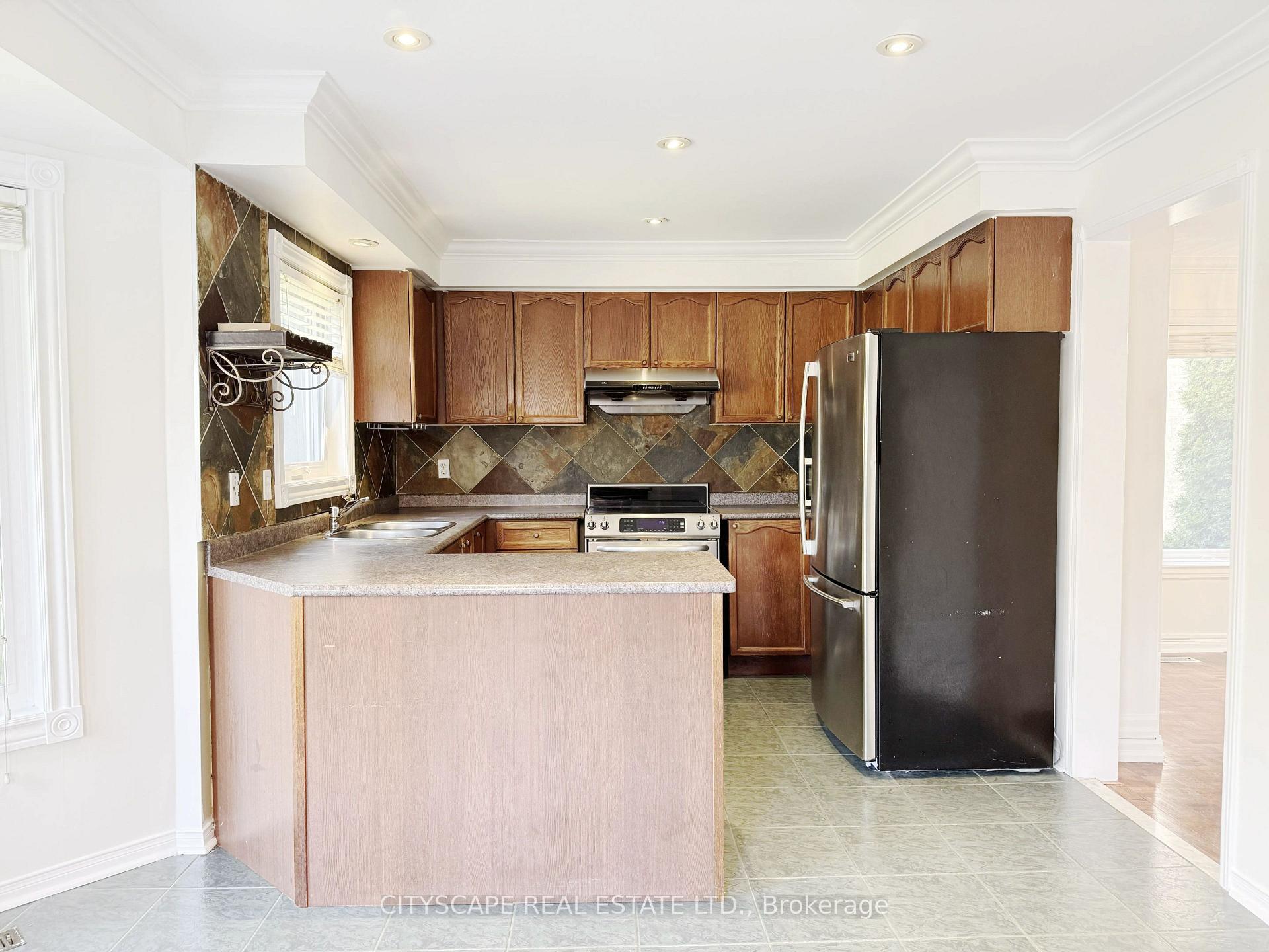Photo 8 of 5615 Whitehorn Avenue, Mississauga, East Credit — HOMEH