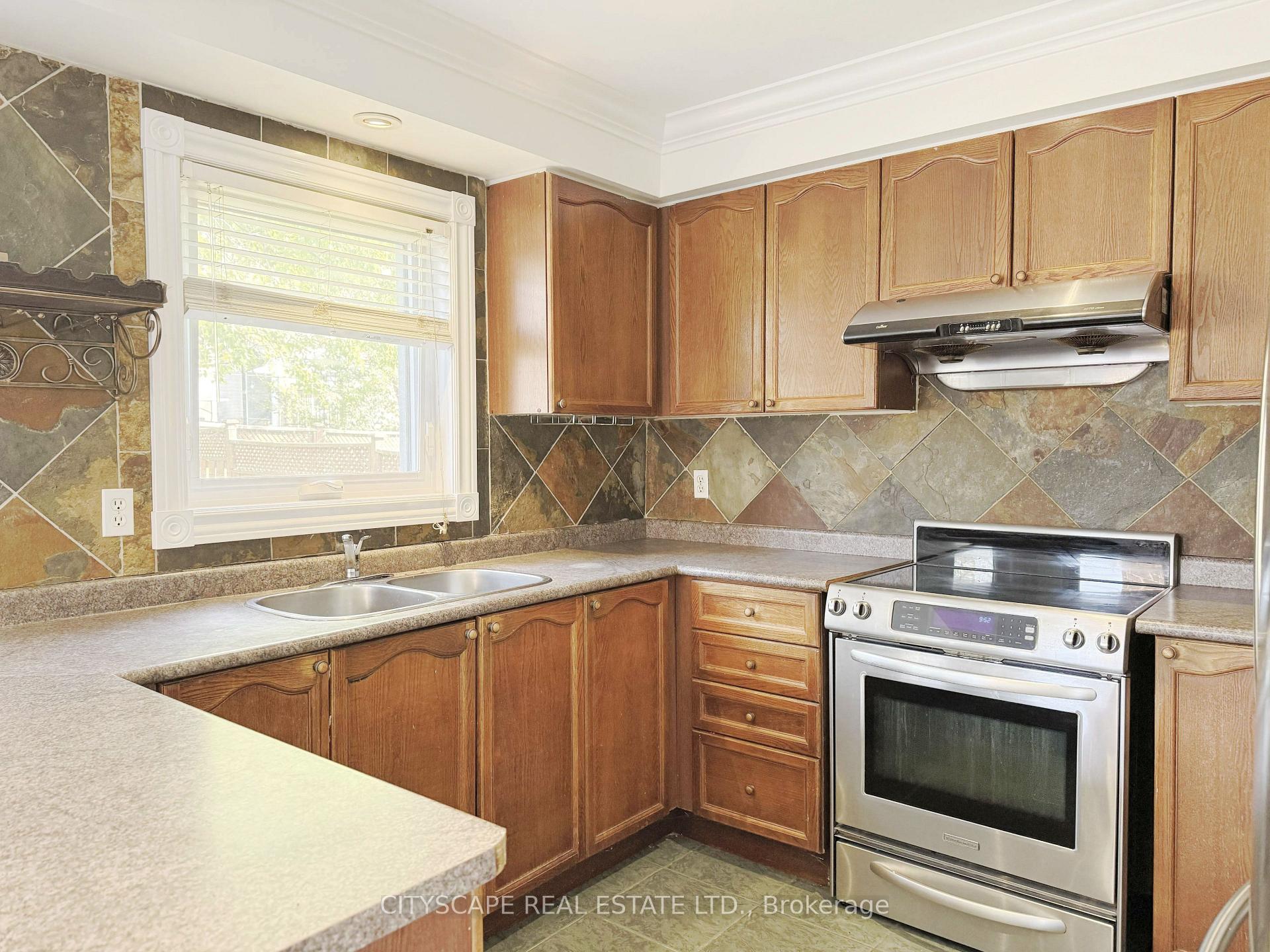 Photo 9 of 5615 Whitehorn Avenue, Mississauga, East Credit — HOMEH
