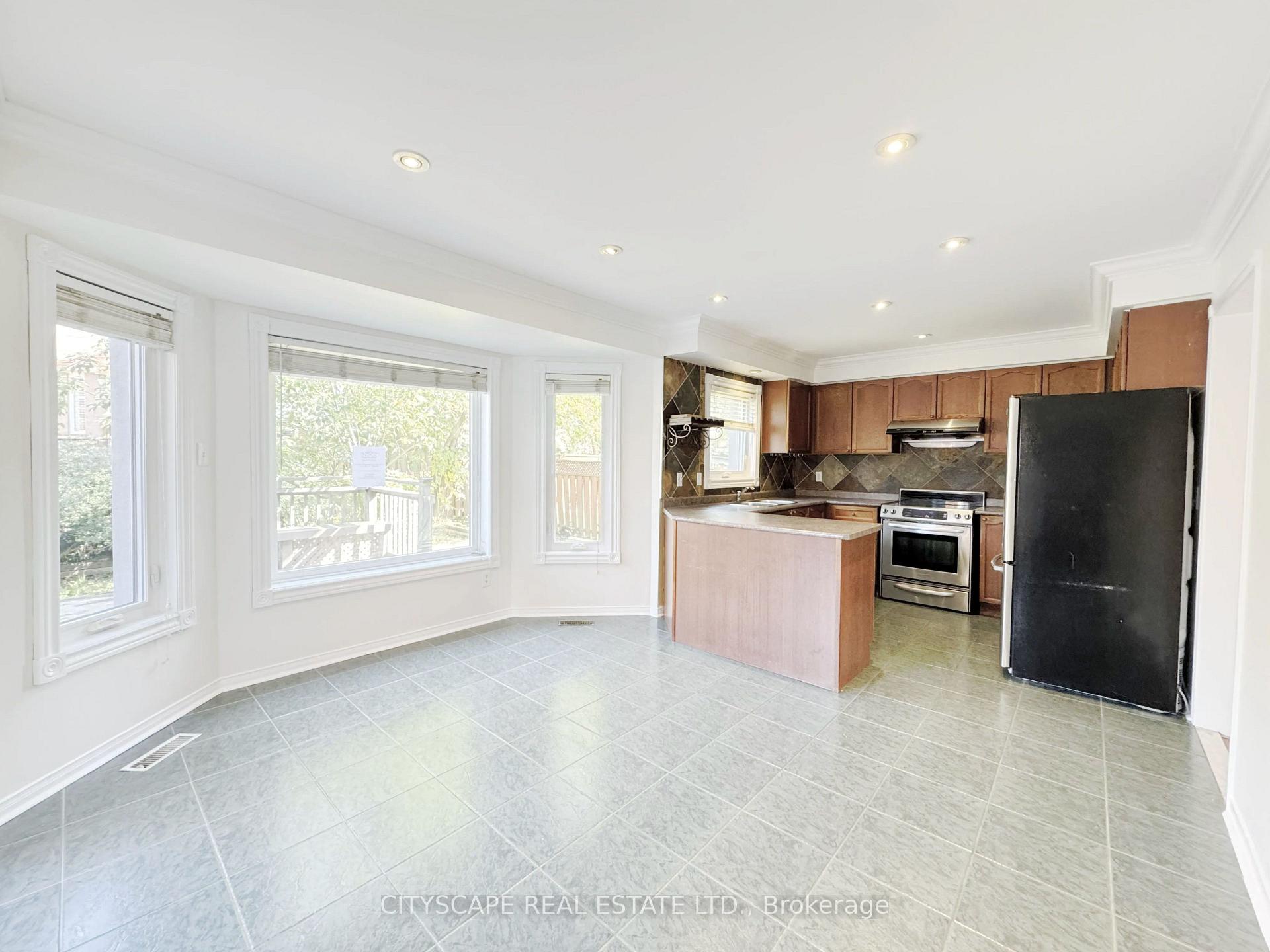 Photo 12 of 5615 Whitehorn Avenue, Mississauga, East Credit — HOMEH