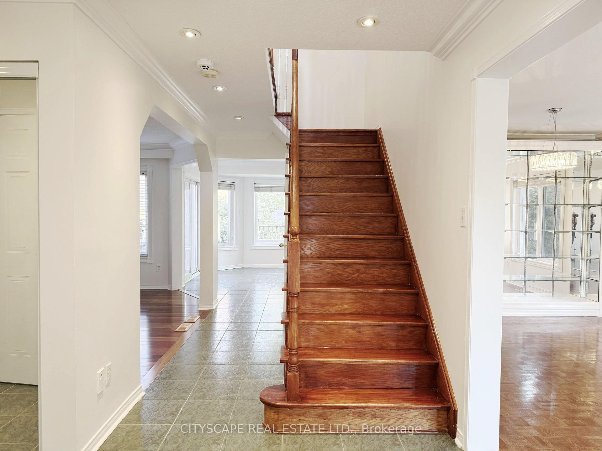 Photo 19 of 5615 Whitehorn Avenue, Mississauga, East Credit — HOMEH