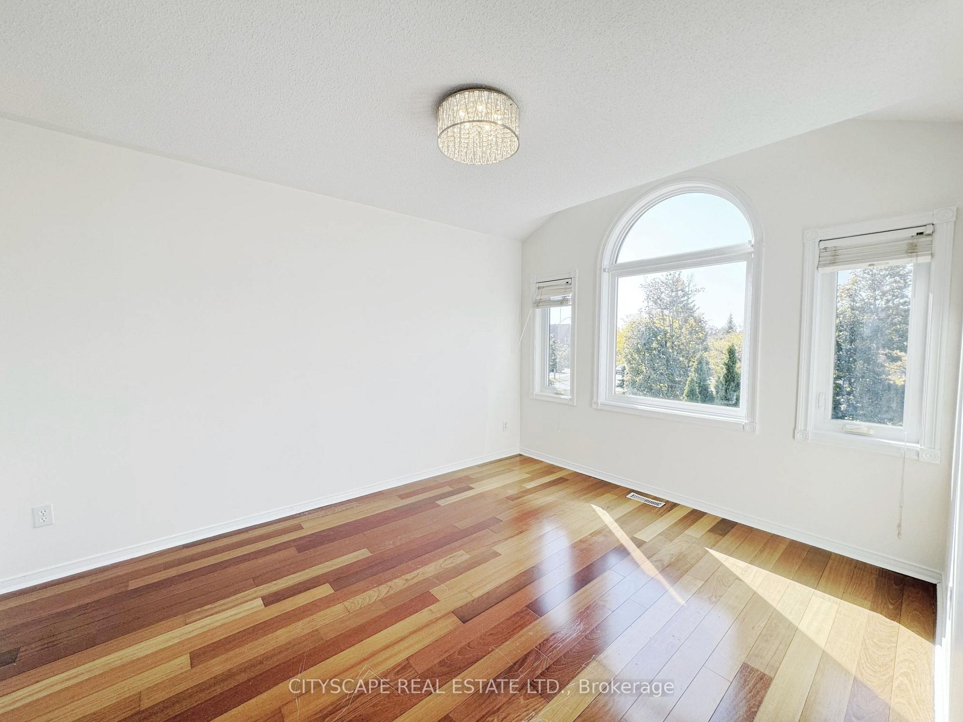 Photo 25 of 5615 Whitehorn Avenue, Mississauga, East Credit — HOMEH