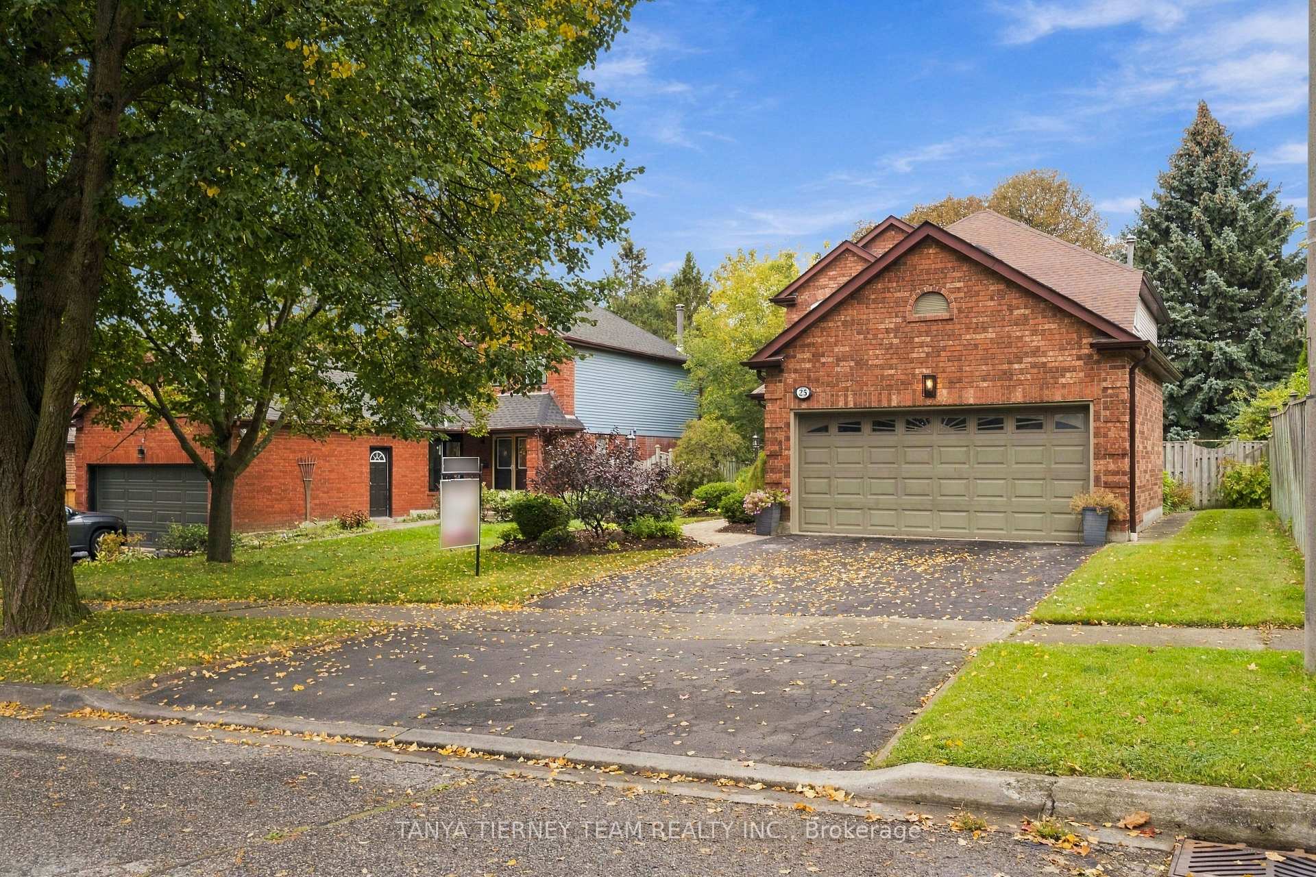 Photo 2 of 25 Coulton Court, Whitby, Blue Grass Meadows — HOMEH