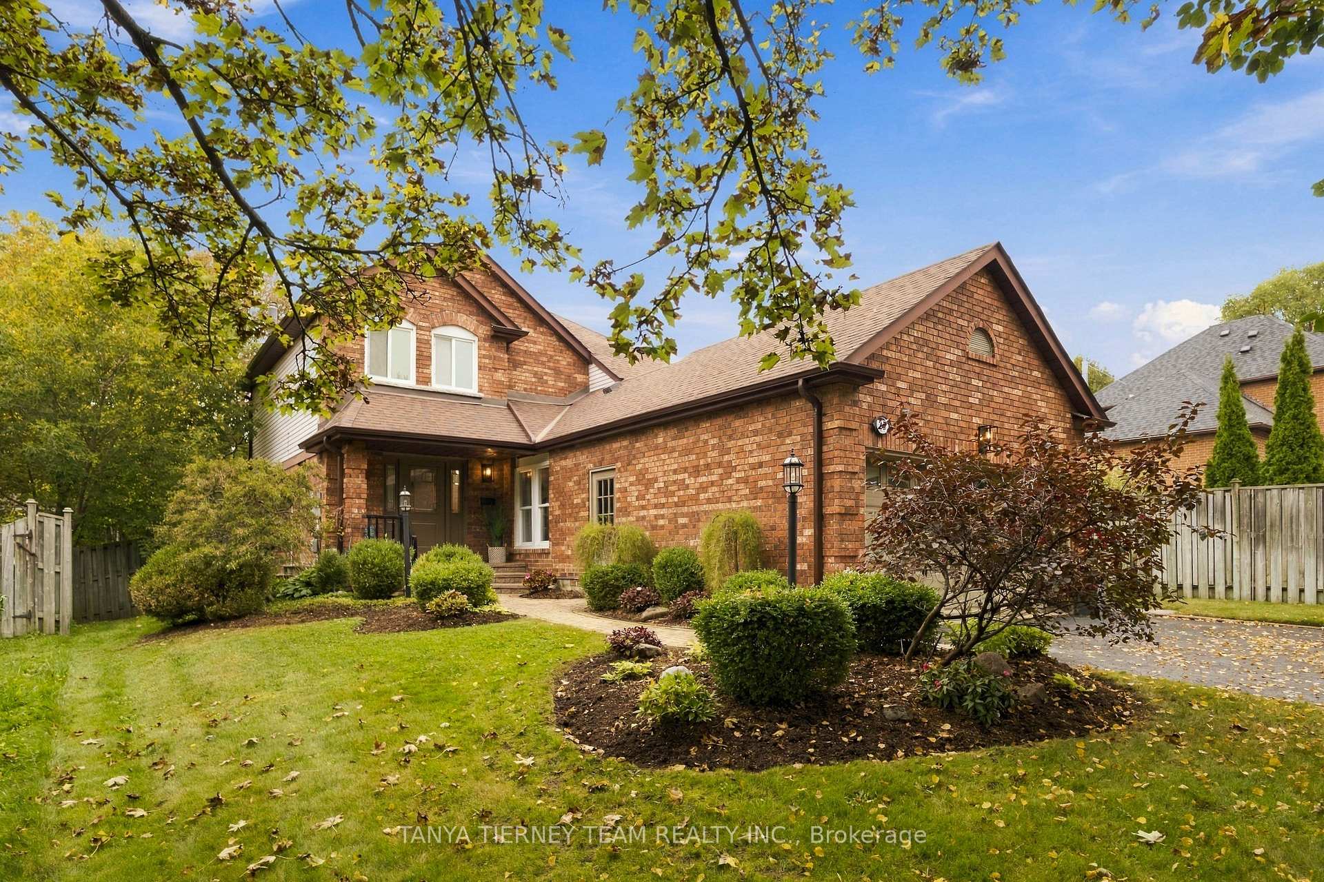Photo 4 of 25 Coulton Court, Whitby, Blue Grass Meadows — HOMEH