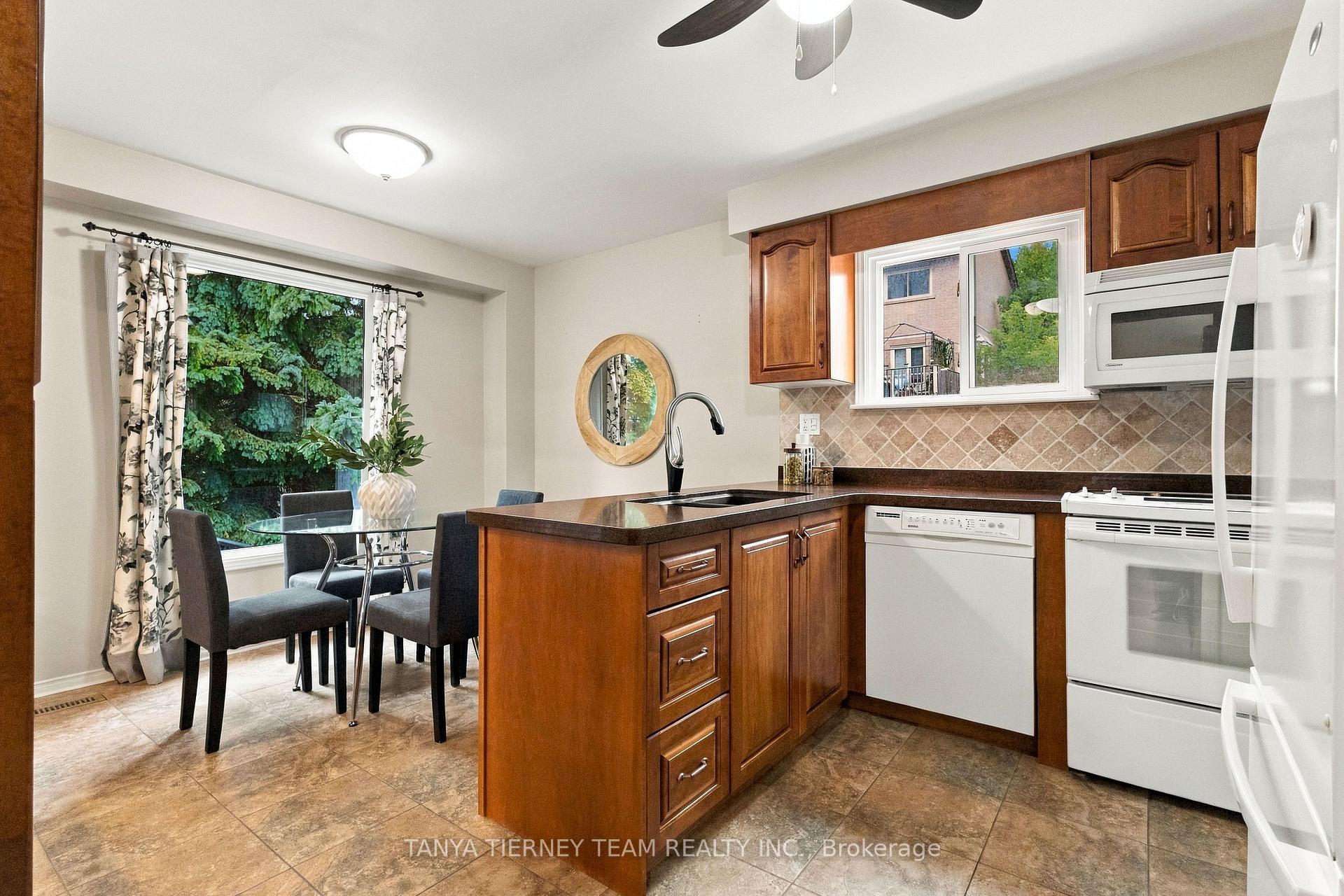 Photo 16 of 25 Coulton Court, Whitby, Blue Grass Meadows — HOMEH