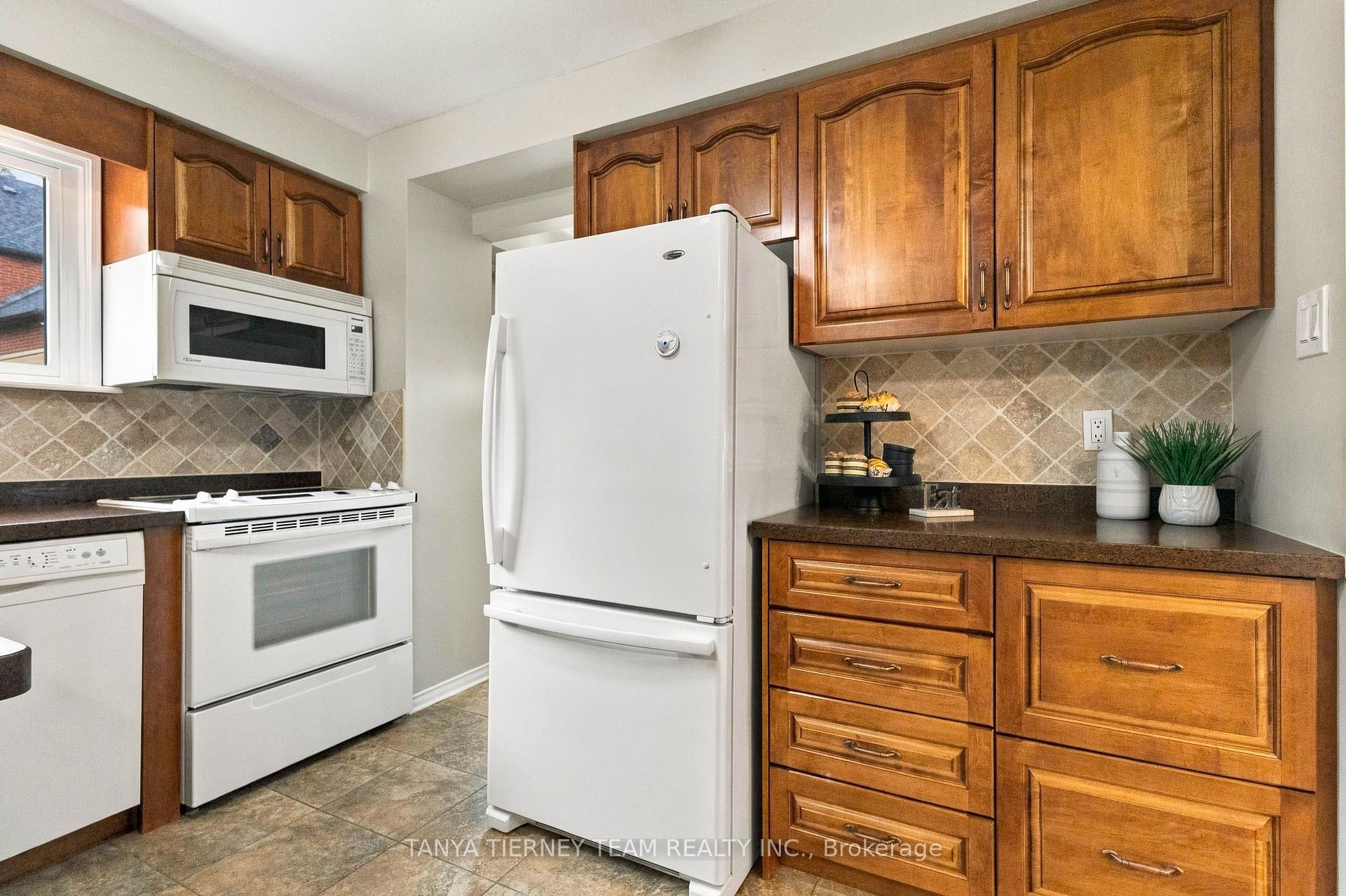 Photo 17 of 25 Coulton Court, Whitby, Blue Grass Meadows — HOMEH