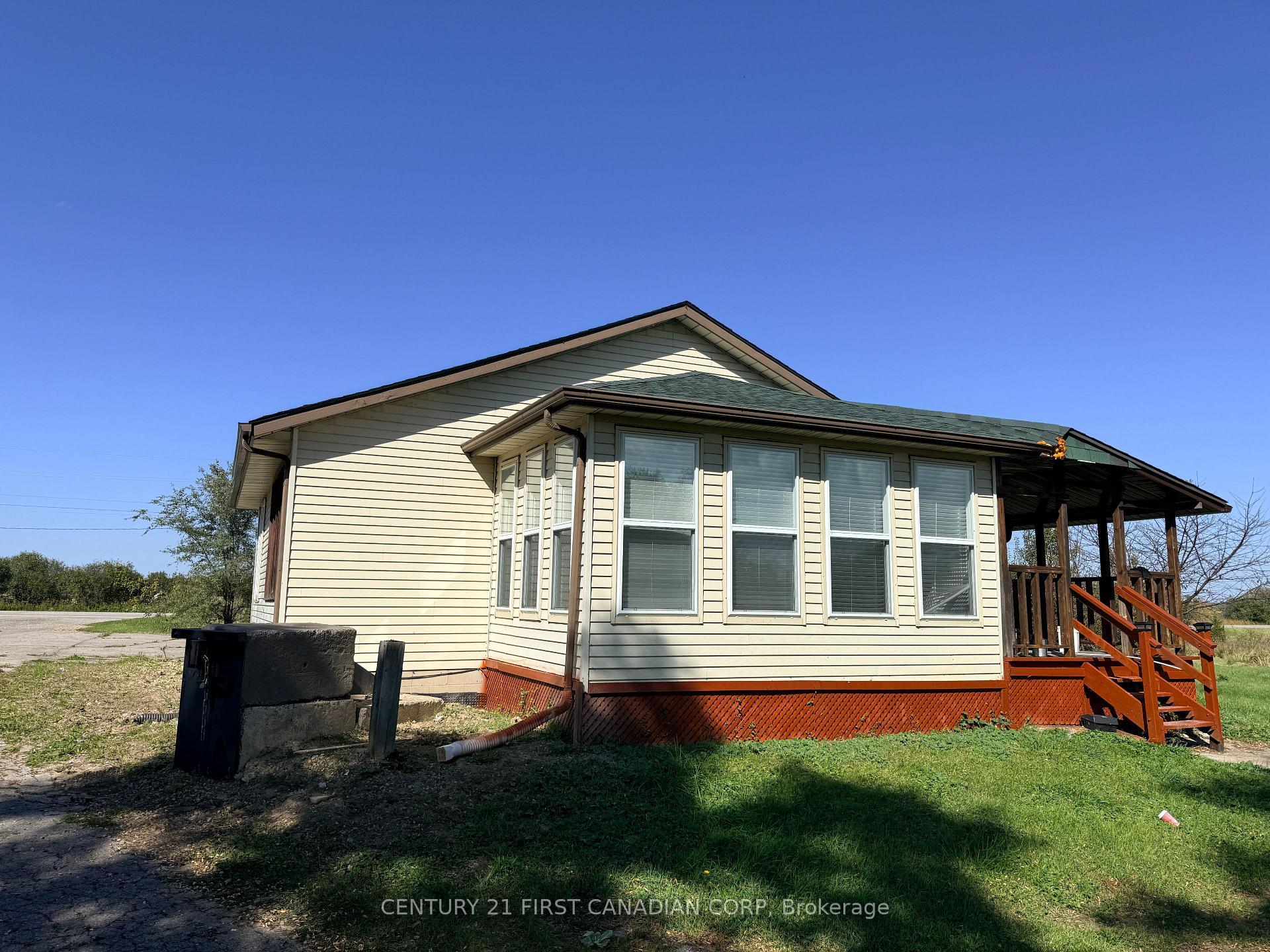 Photo 2 of 1577 Colborne Street E, Brant, Brantford Twp — HOMEH