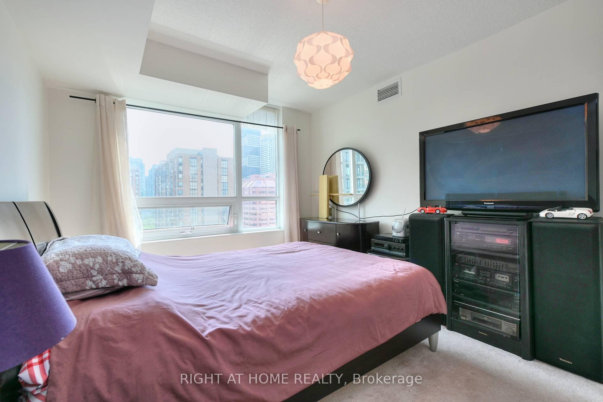 Photo 13 of Unit 2005, 208 Enfield Place, Mississauga, City Centre — HOMEH