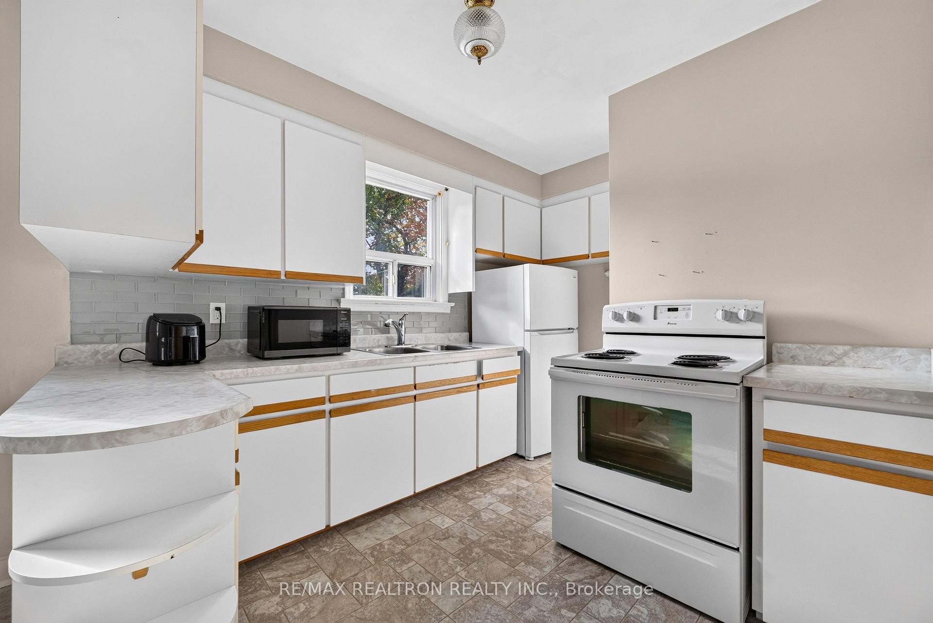Photo 9 of 32 Linton Avenue, Ajax, Central West — HOMEH