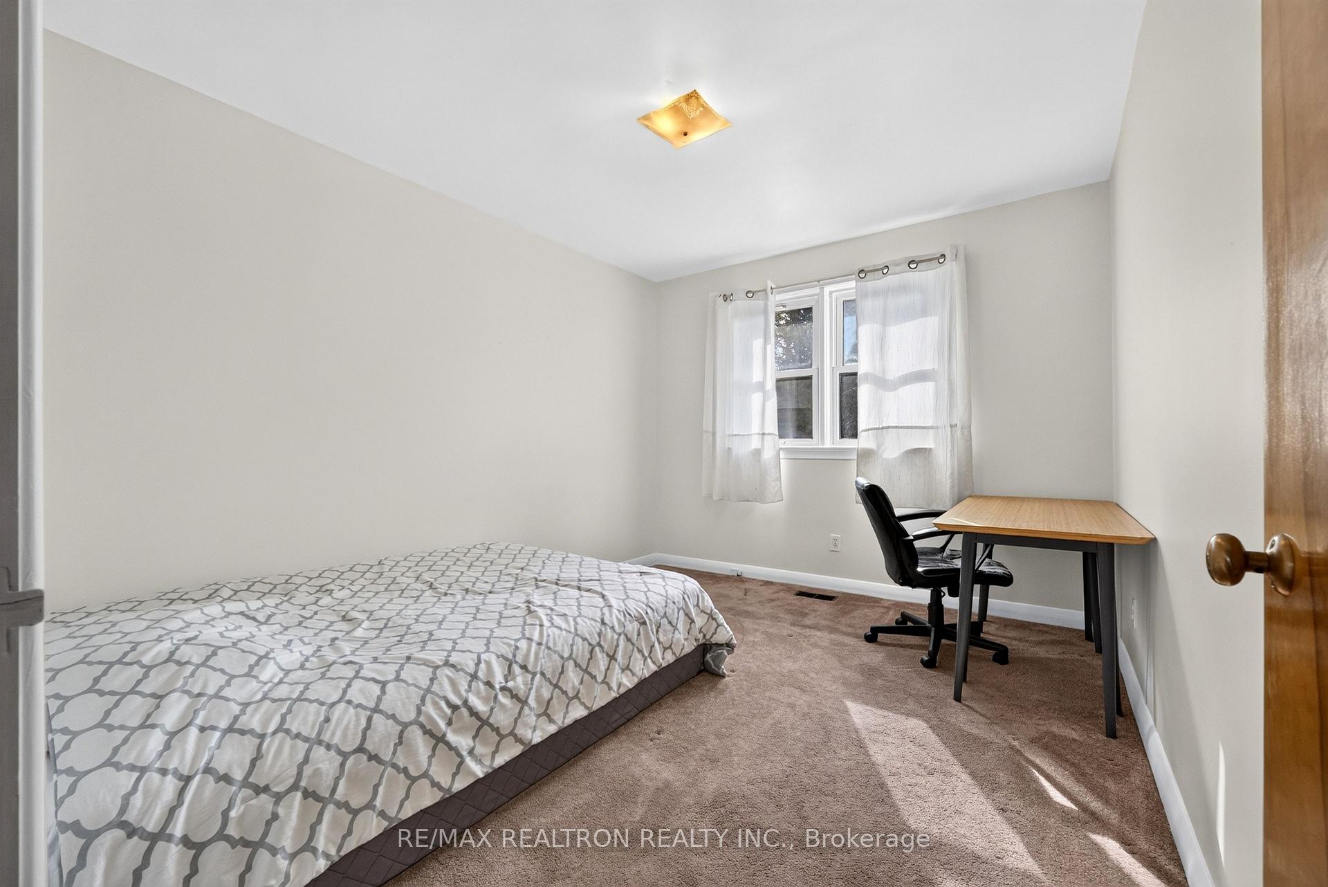 Photo 11 of 32 Linton Avenue, Ajax, Central West — HOMEH