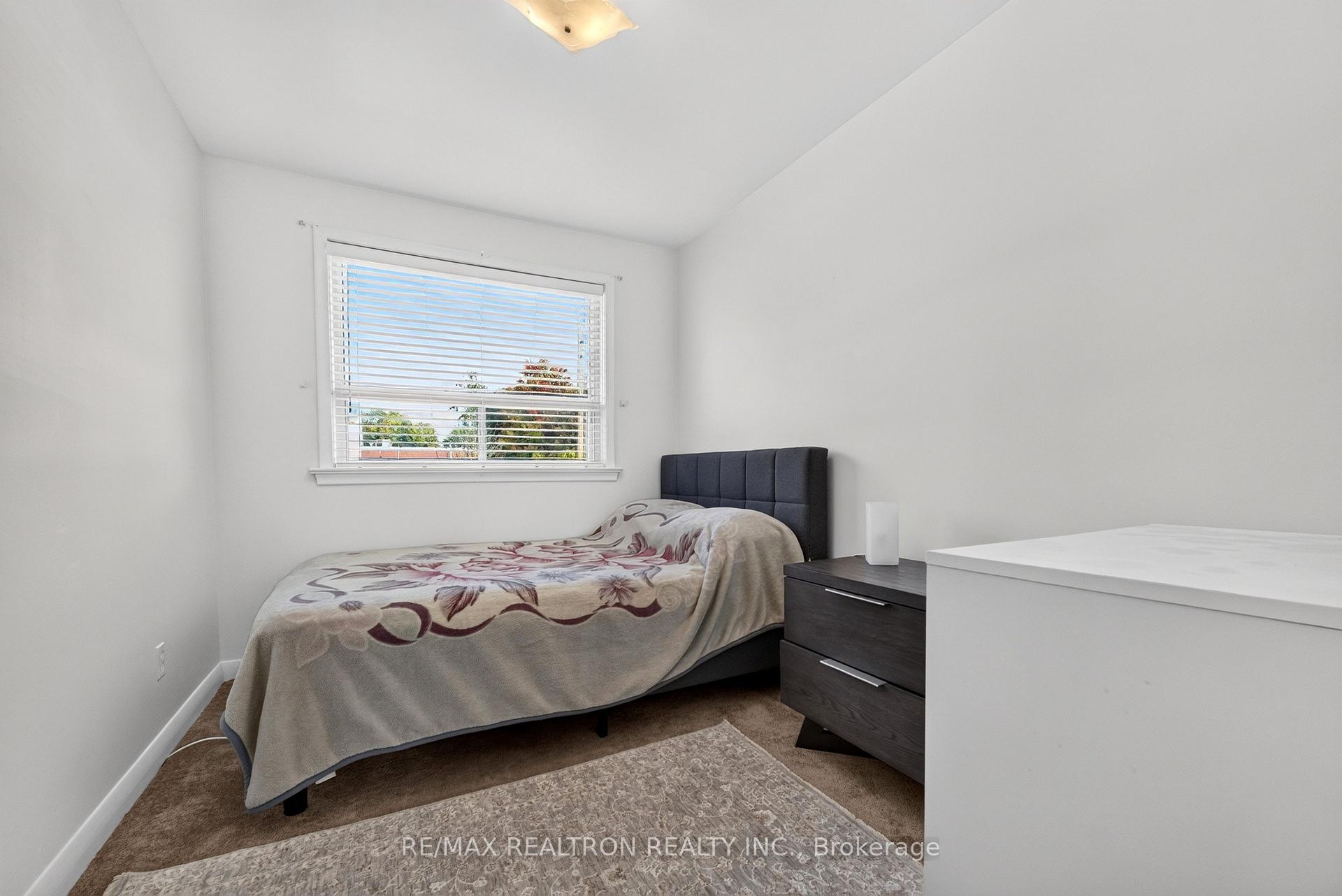Photo 12 of 32 Linton Avenue, Ajax, Central West — HOMEH