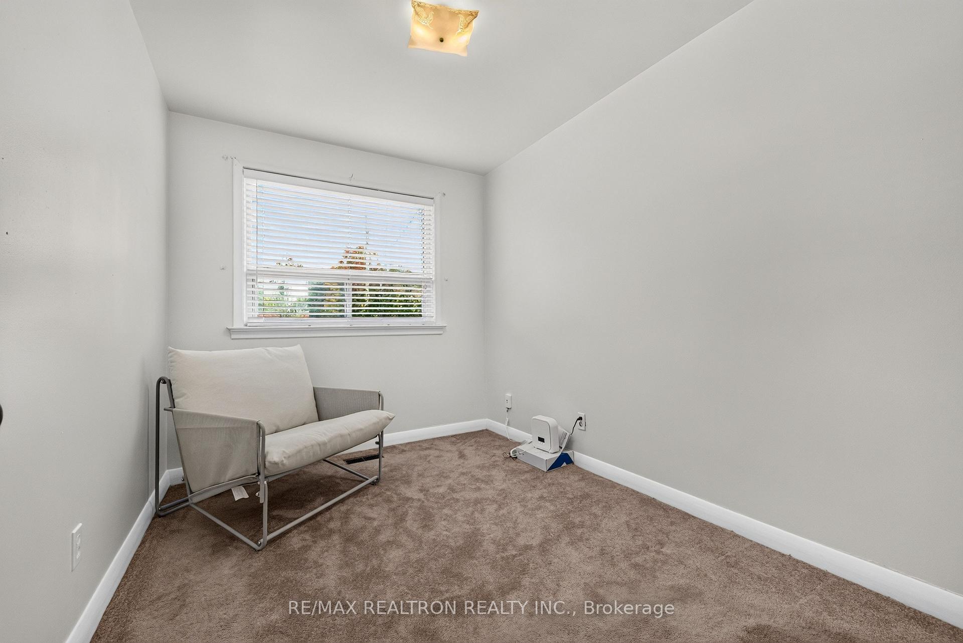 Photo 13 of 32 Linton Avenue, Ajax, Central West — HOMEH